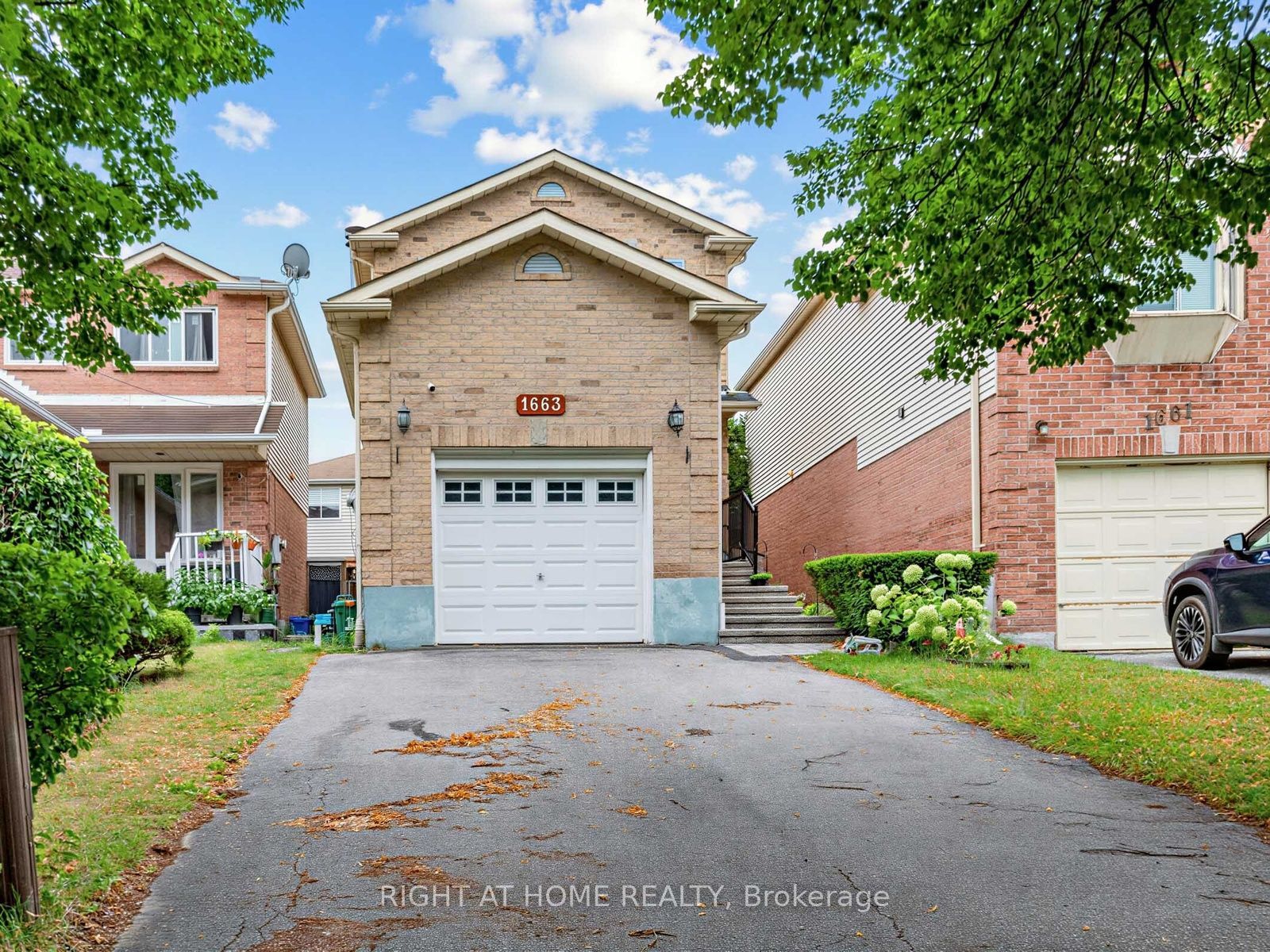 1663 Tawnberry Street, Pickering, ON L1X 2C4 photo 2