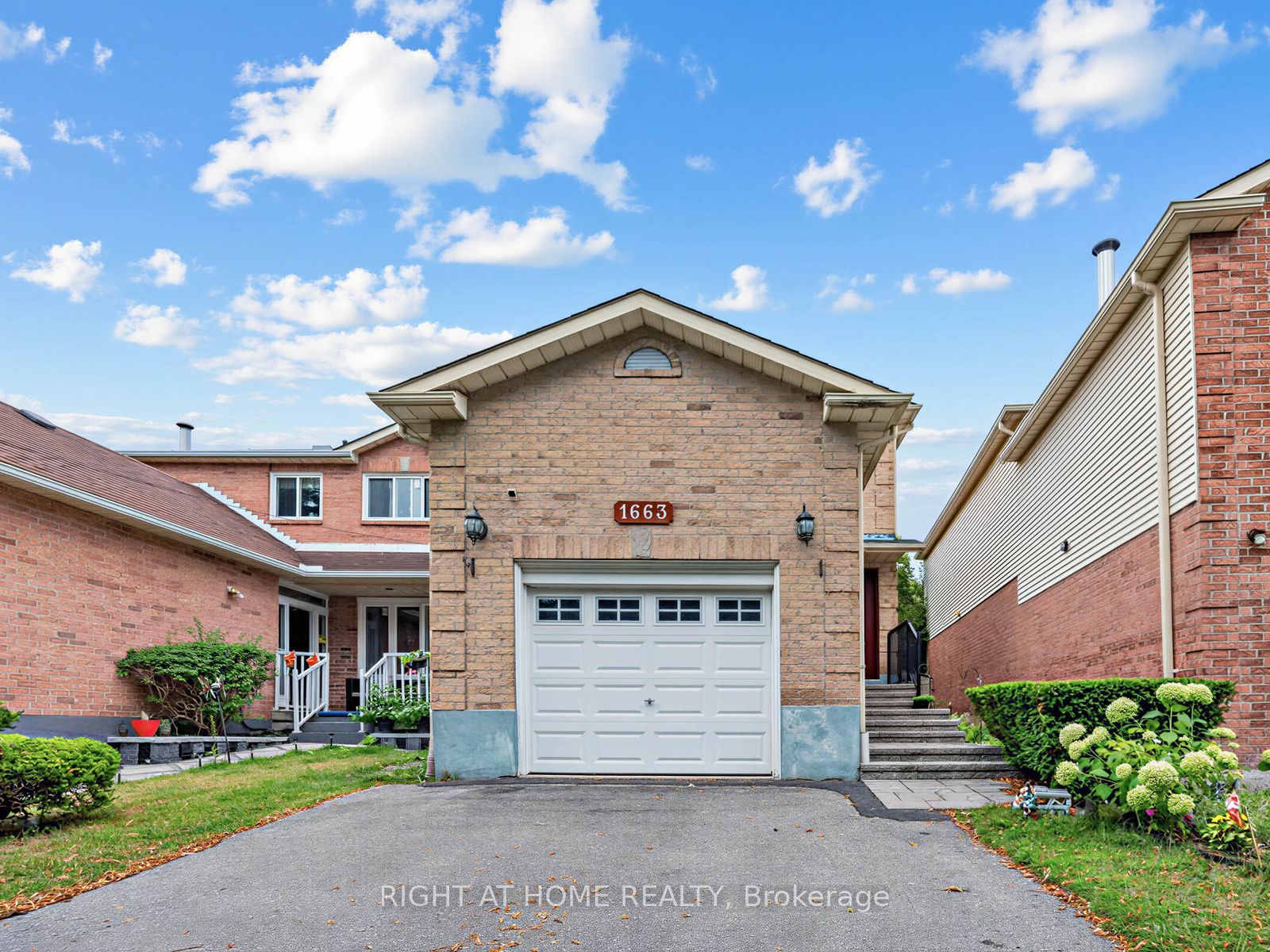 1663 Tawnberry Street, Pickering, ON L1X 2C4 photo 3