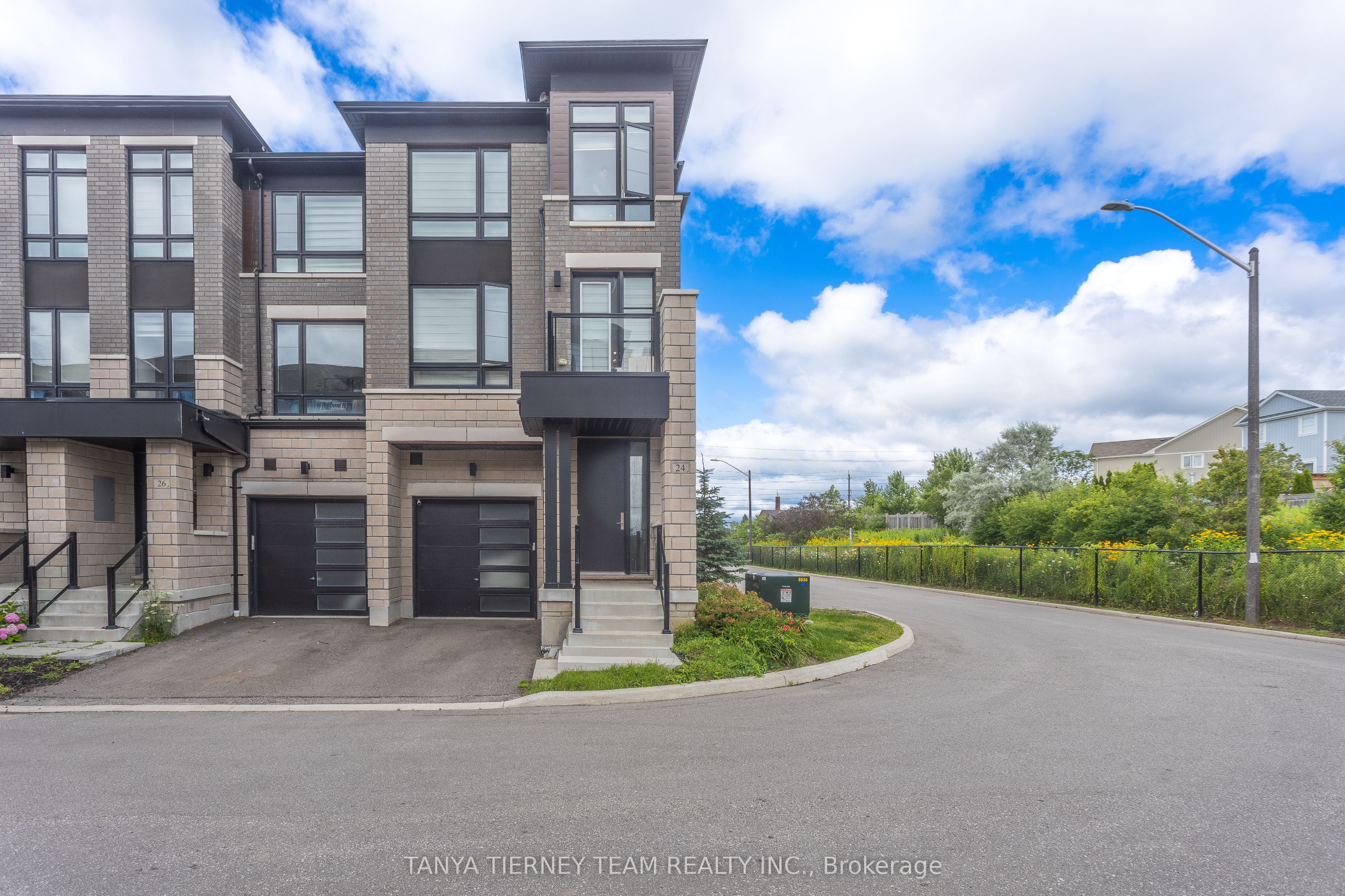 24 Lake Trail Way, Whitby, ON L1M 0M3