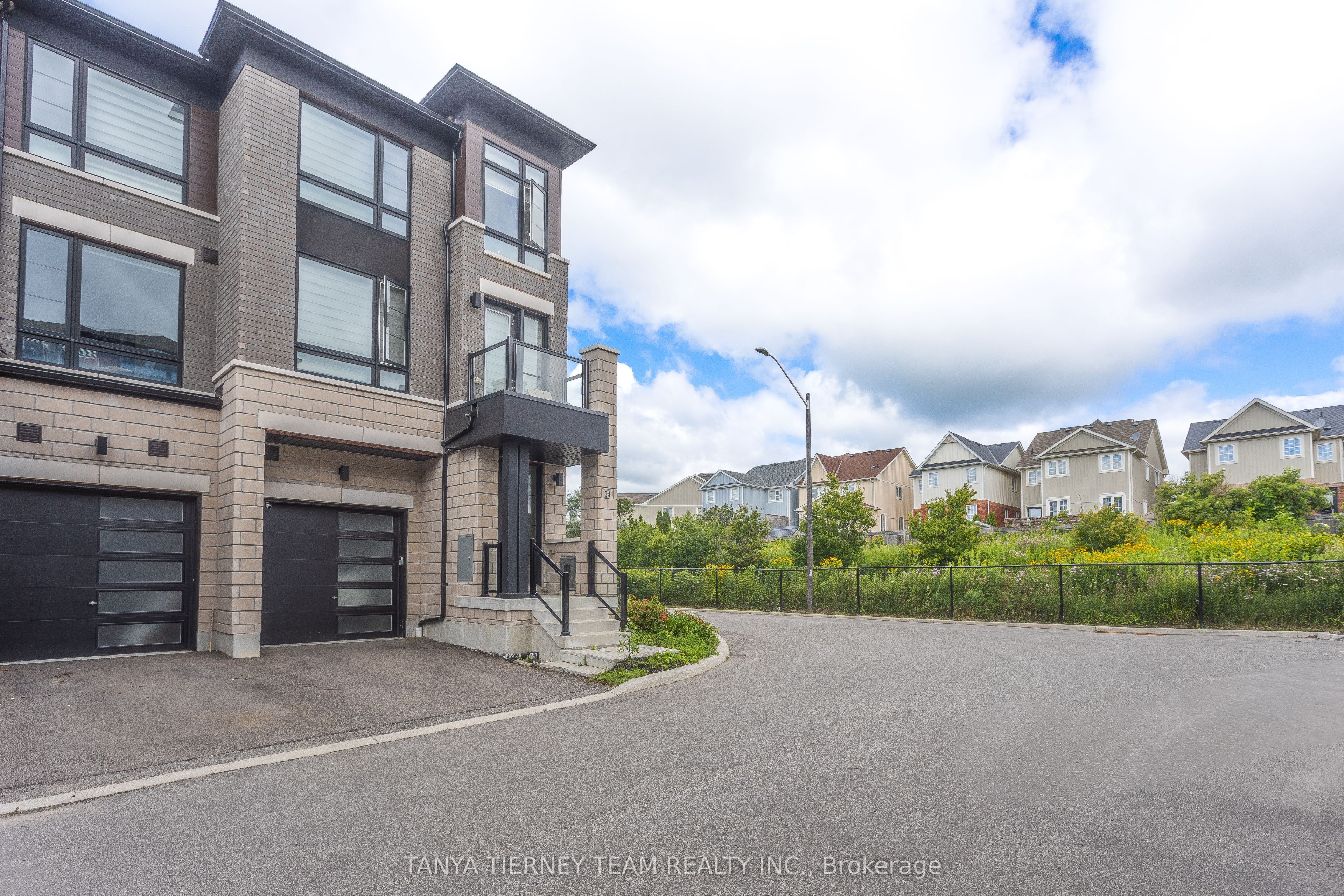24 Lake Trail Way, Whitby, ON L1M 0M3 photo 2