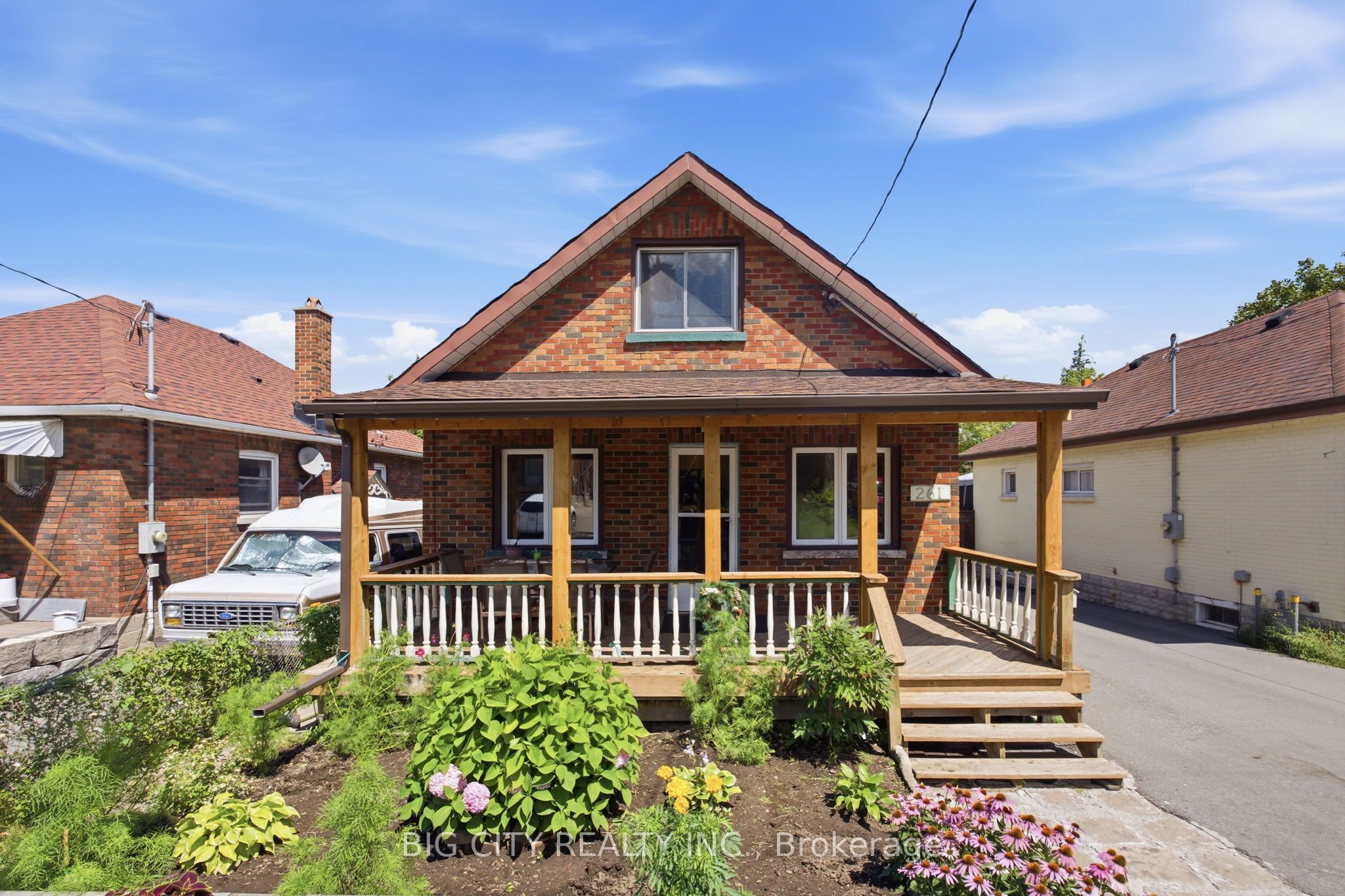 261 Clarke Street, Oshawa, ON L1H 5G4 photo 2