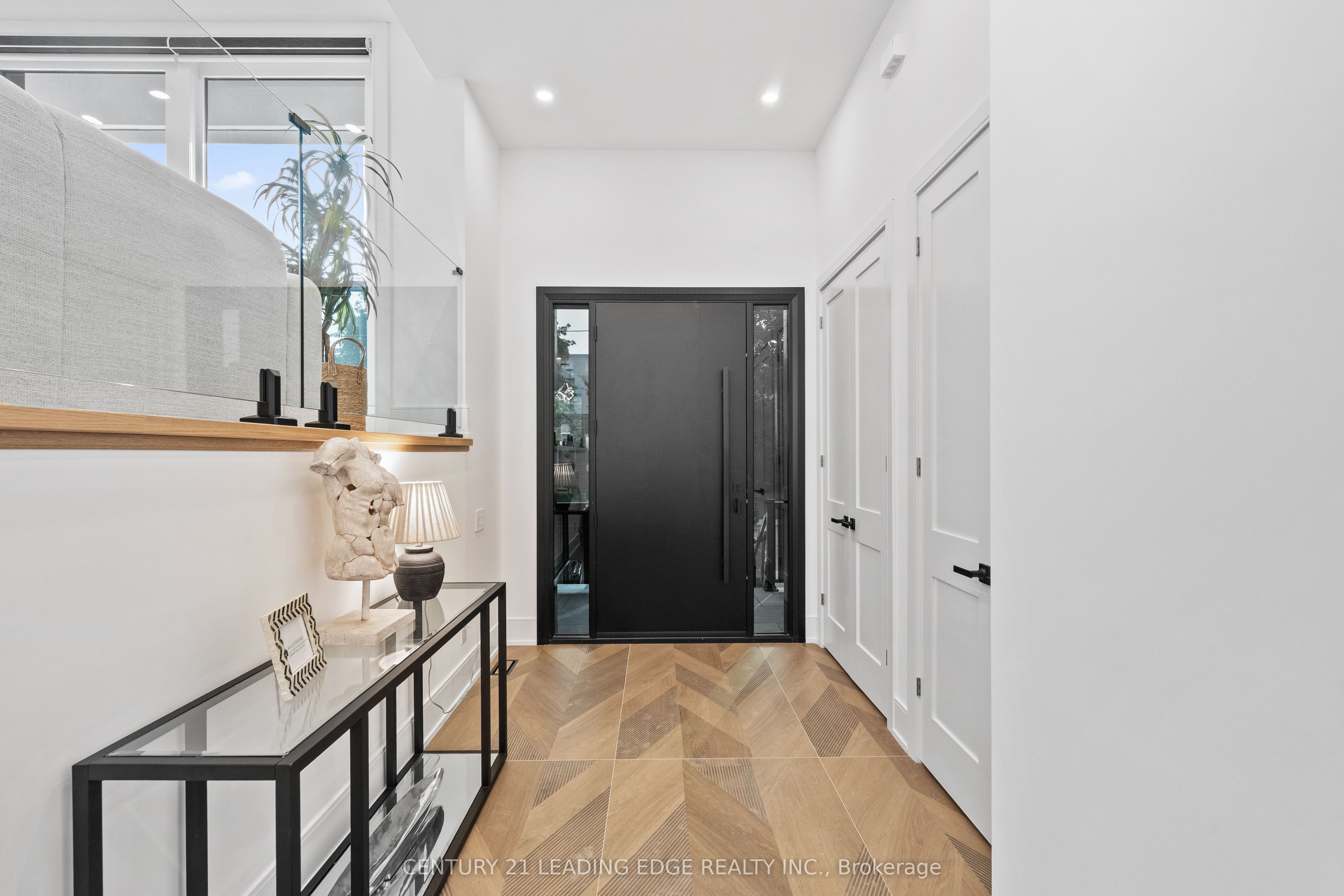 147 Durant Avenue, Toronto, ON M4J 4W4 photo 4