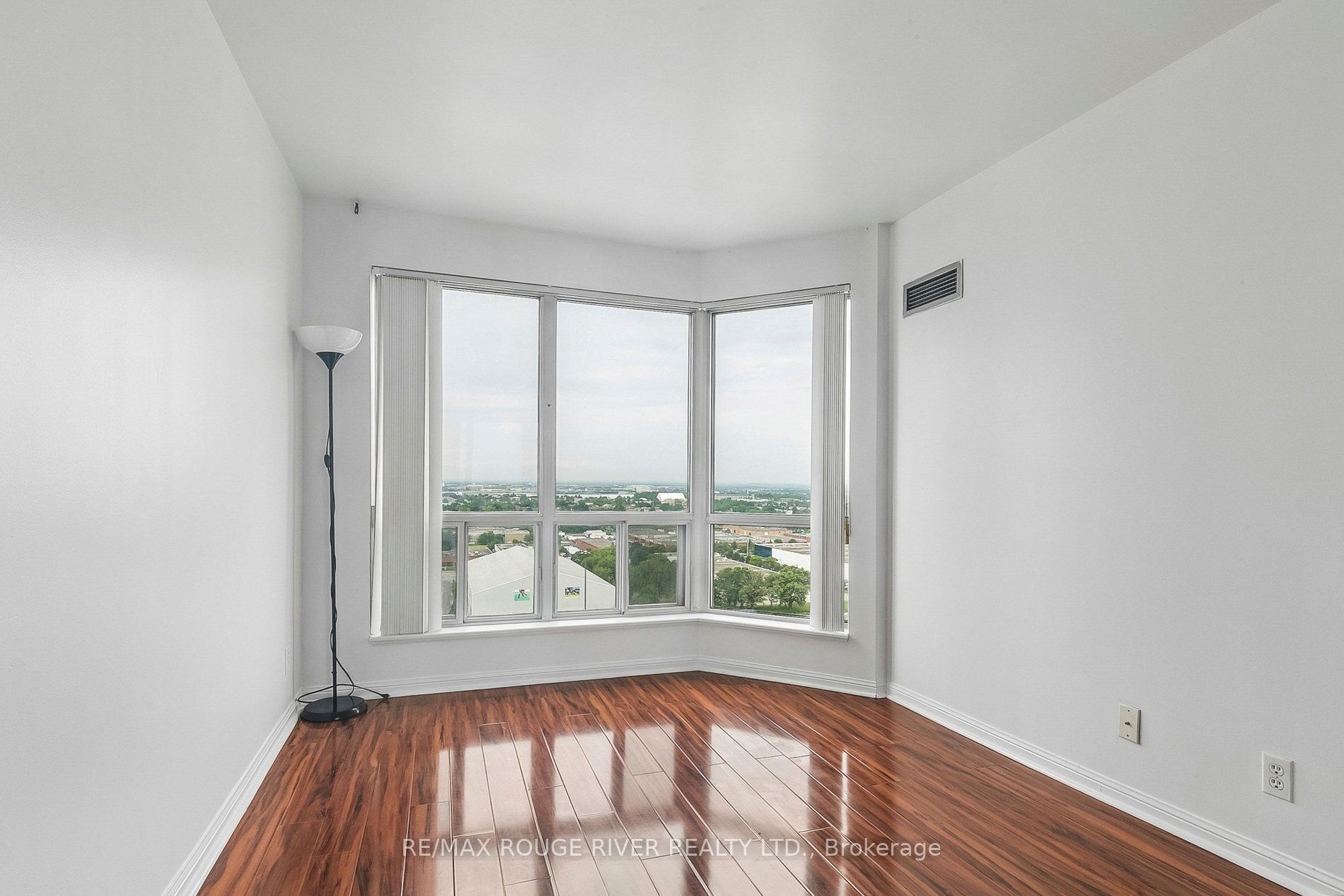 1 Lee Centre Drive 2301, Toronto, ON M1H 3J2 photo 3