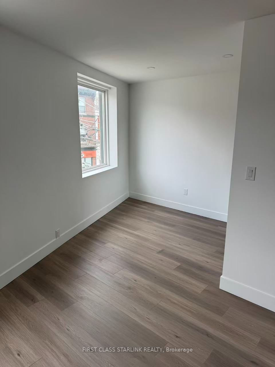 368 Broadview Avenue 2nd Floor Room 1, Toronto, ON M4M 2H1 photo 4