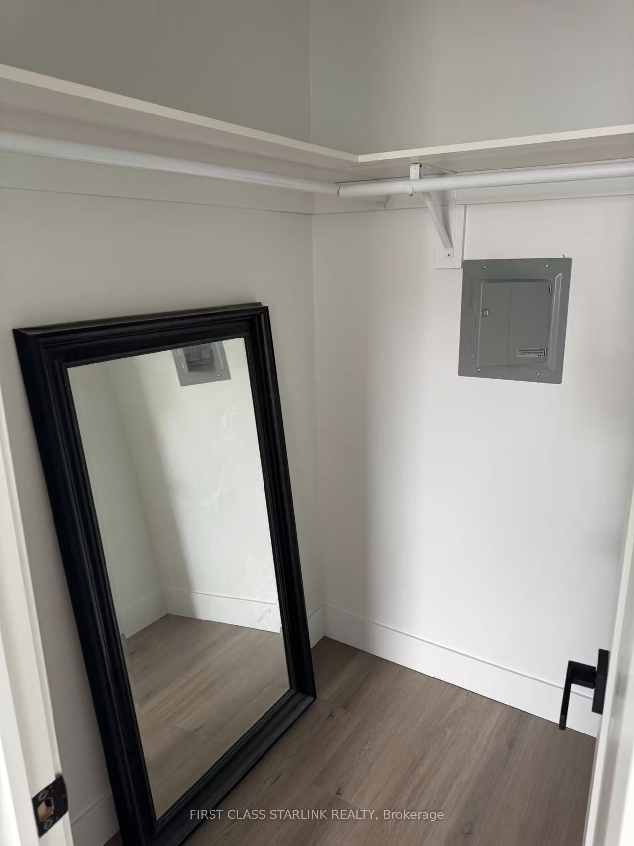 368 Broadview Avenue 2nd Floor Room 1, Toronto, ON M4M 2H1 photo 5