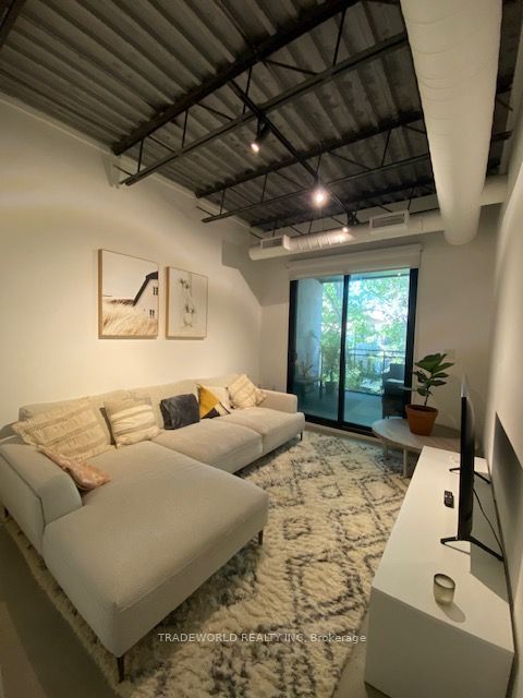 862 Pape Avenue 3, Toronto, ON M4K 3T8 photo 2
