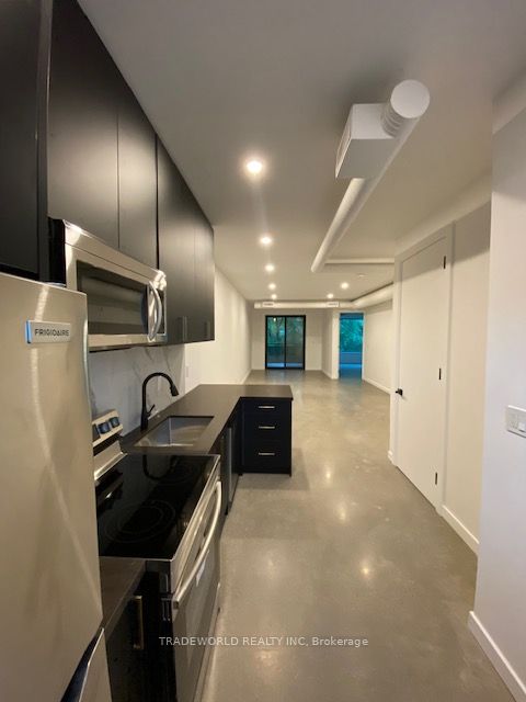 862 Pape Avenue 3, Toronto, ON M4K 3T8 photo 4