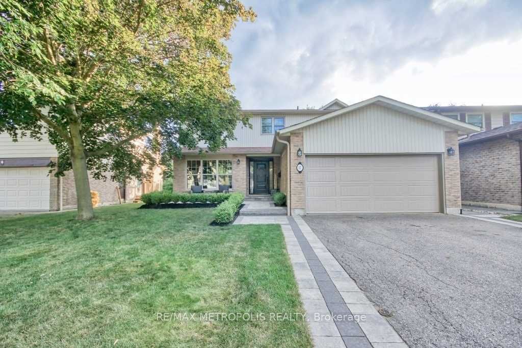 57 Calder Crescent Main, Whitby, ON L1N 6M2 photo 2