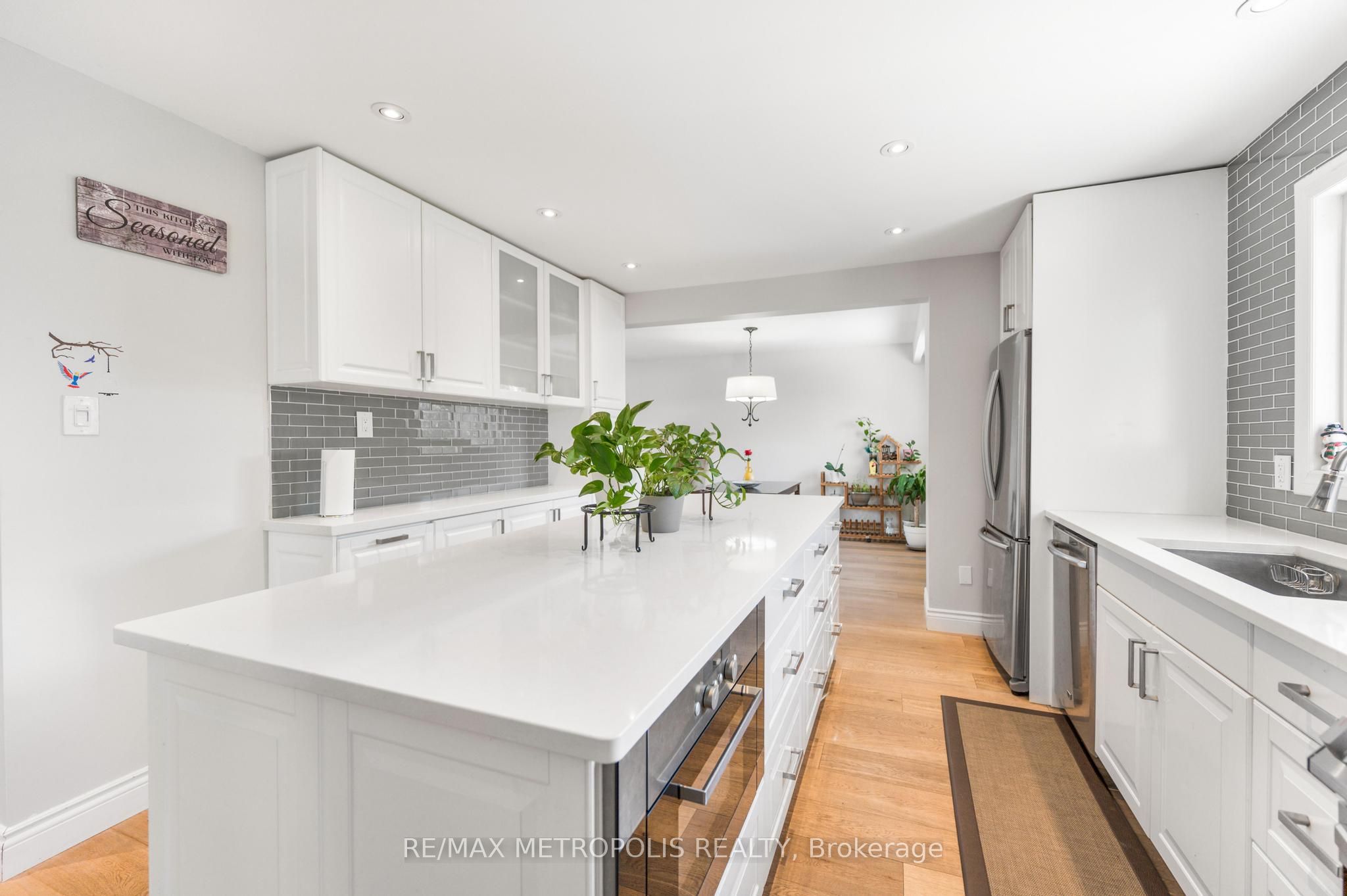 57 Calder Crescent Main, Whitby, ON L1N 6M2 photo 5