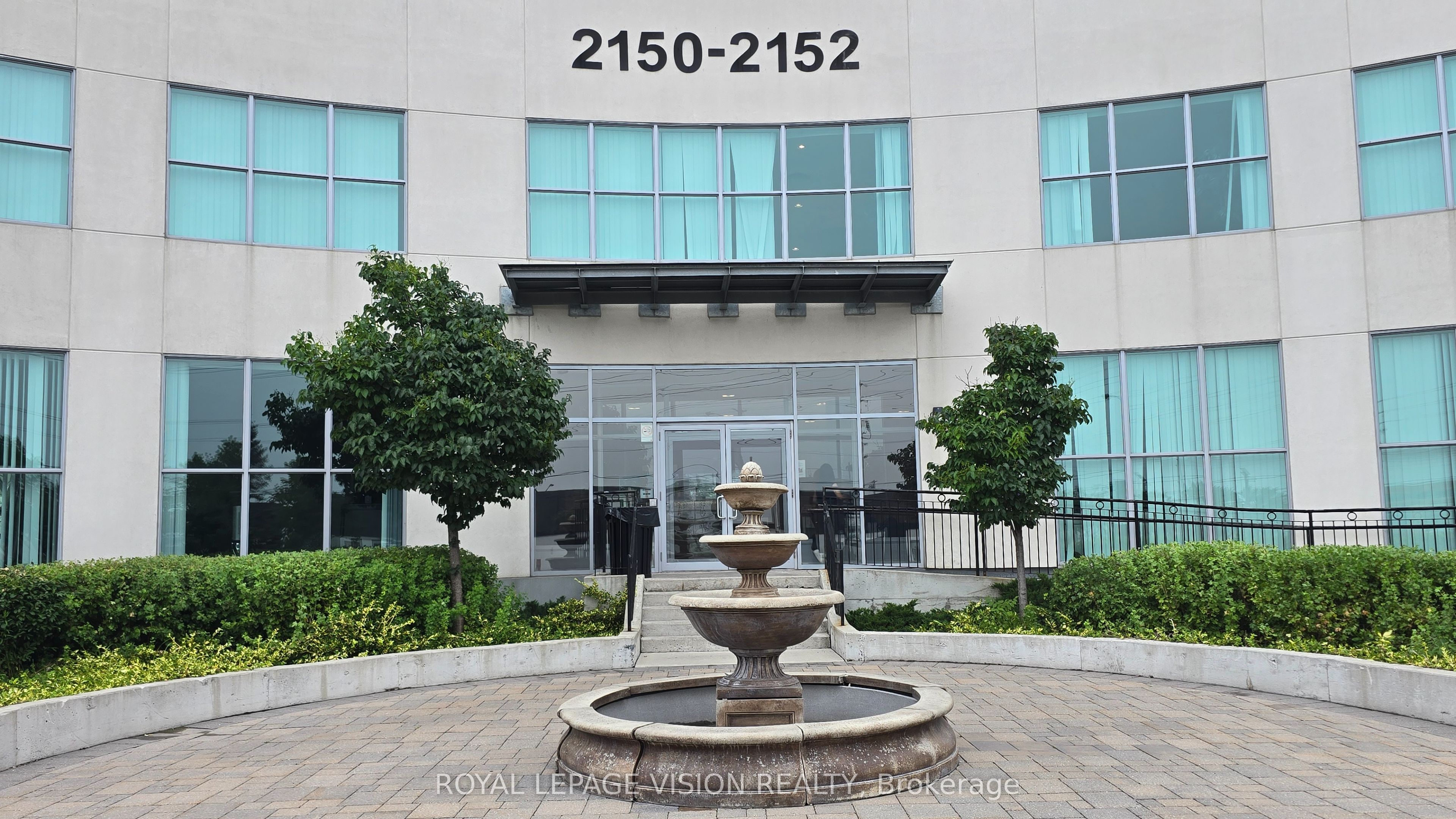 2150 Lawrence Avenue E 1812, Toronto, ON M1R 3A7 photo 2
