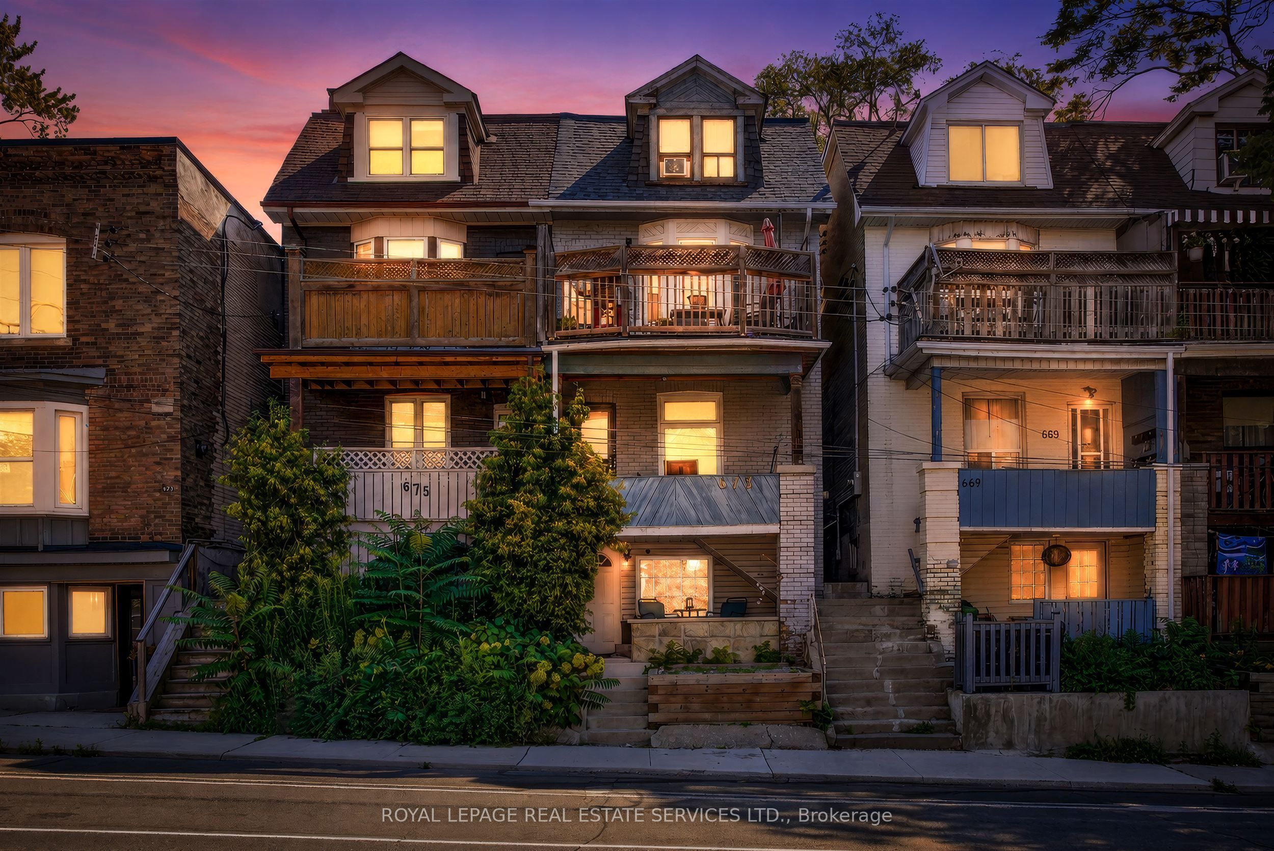673 Woodbine Avenue 2, Toronto, ON M4E 2J3 photo 2