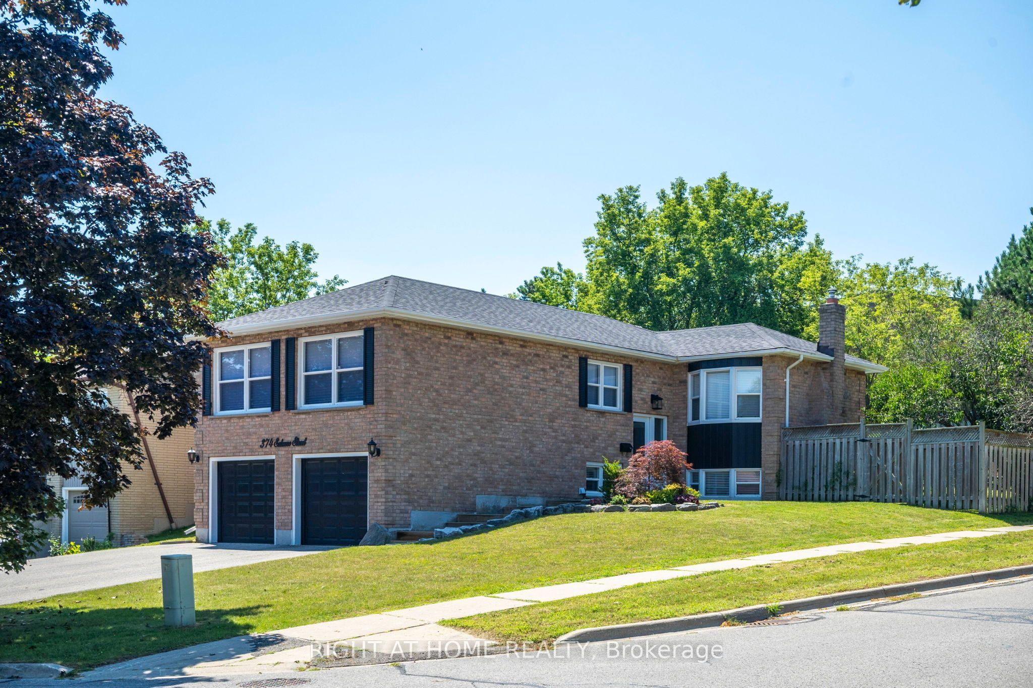 374 Salerno Street, Oshawa, ON L1J 6W3 photo 2