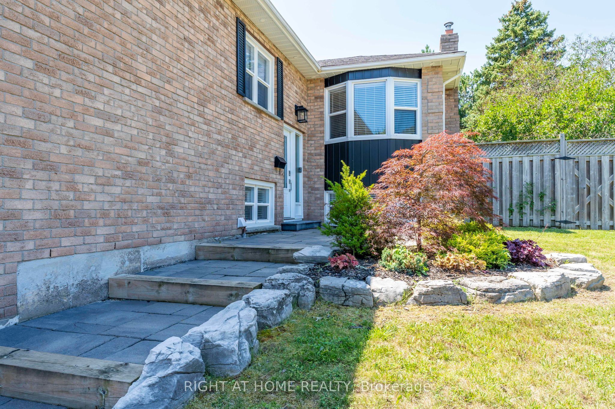 374 Salerno Street, Oshawa, ON L1J 6W3 photo 3