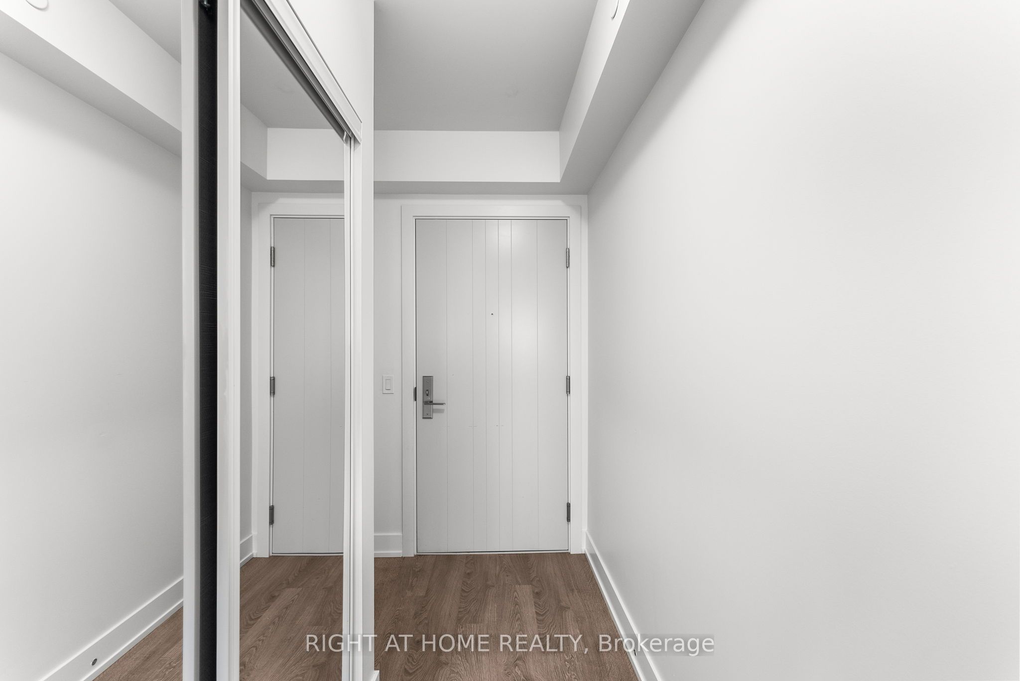 2550 Simcoe Street N 1204, Oshawa, ON L1L 0R5 photo 3