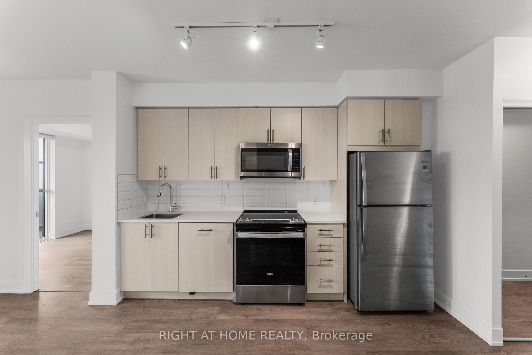 2550 Simcoe Street N 1204, Oshawa, ON L1L 0R5 photo 5