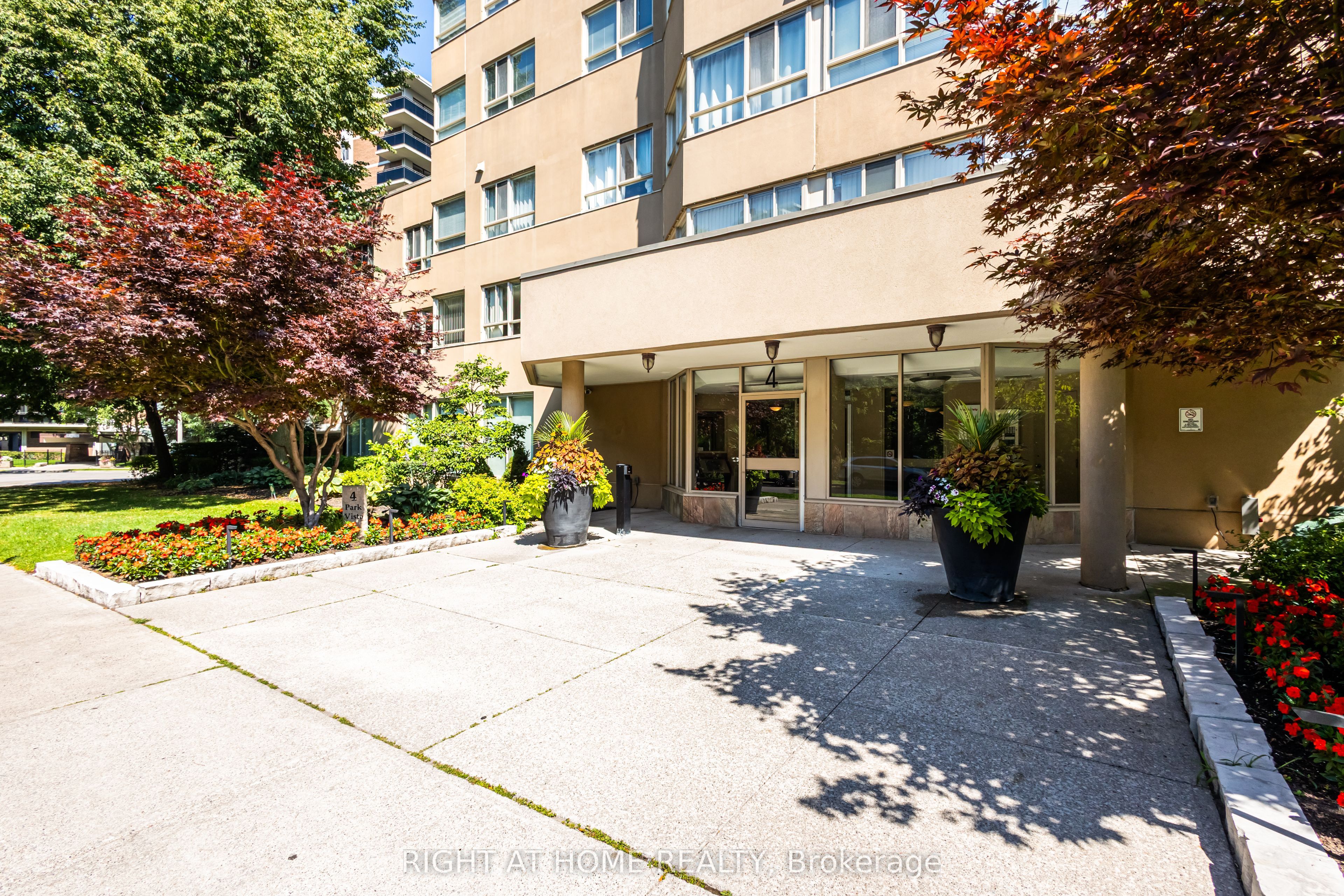 4 Park Vista Drive 912, Toronto, ON M4B 3M8 photo 3