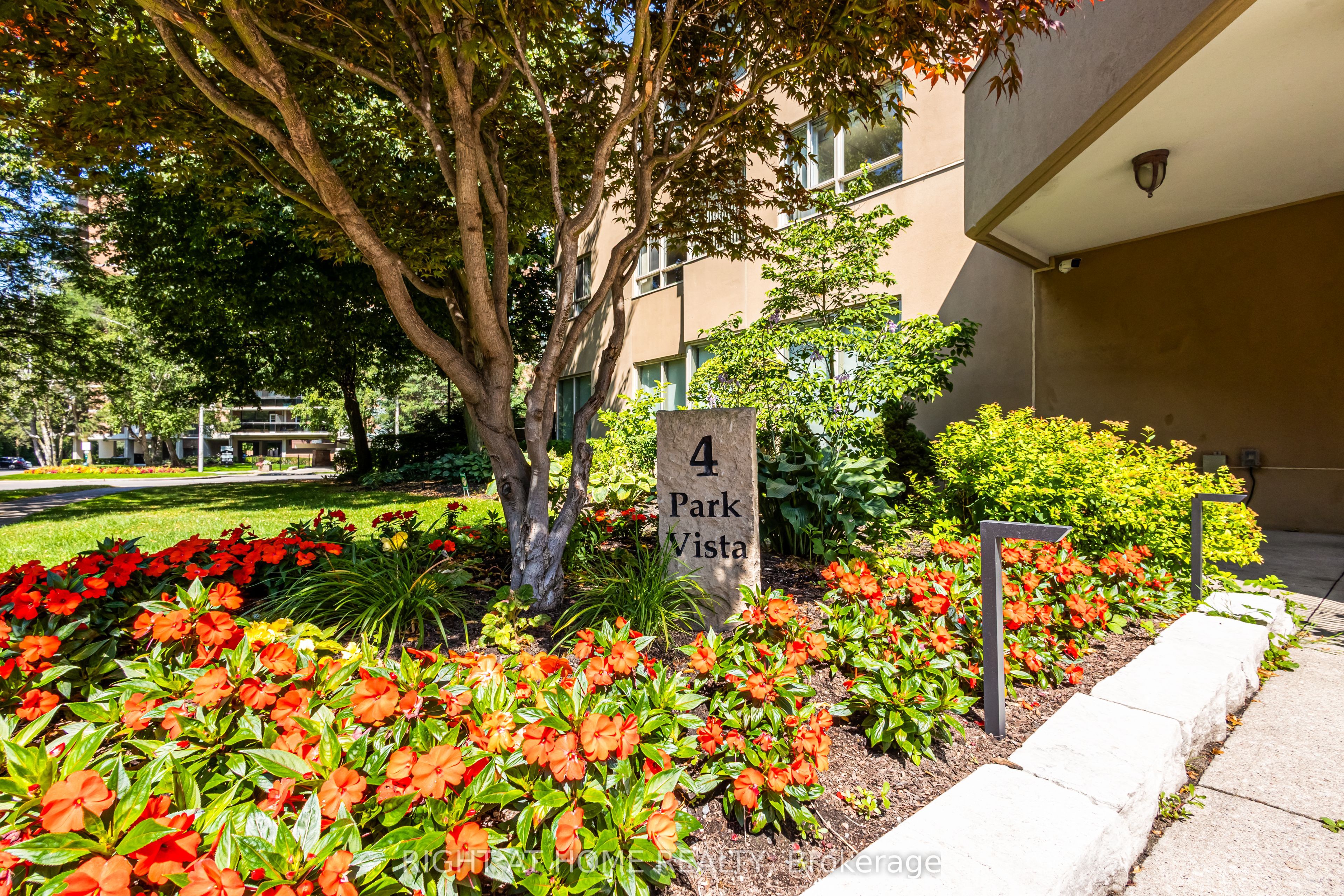 4 Park Vista Drive 912, Toronto, ON M4B 3M8 photo 5