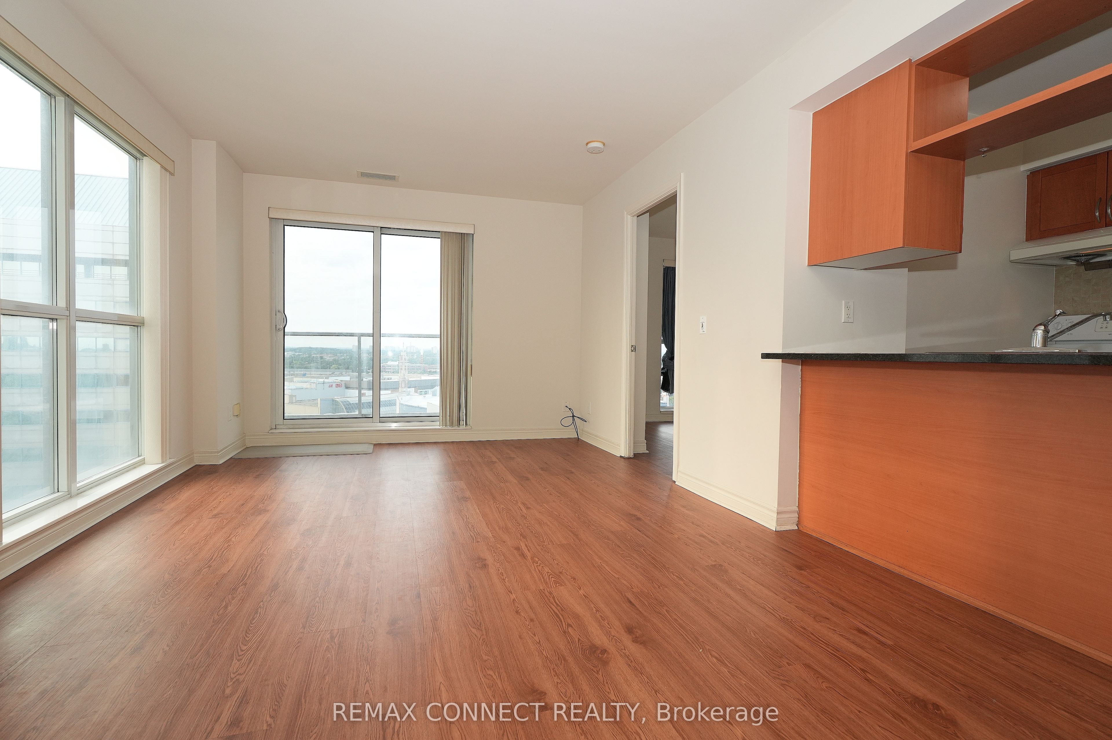 70 Town Centre Court 1209, Toronto, ON M1P 0B2 photo 3
