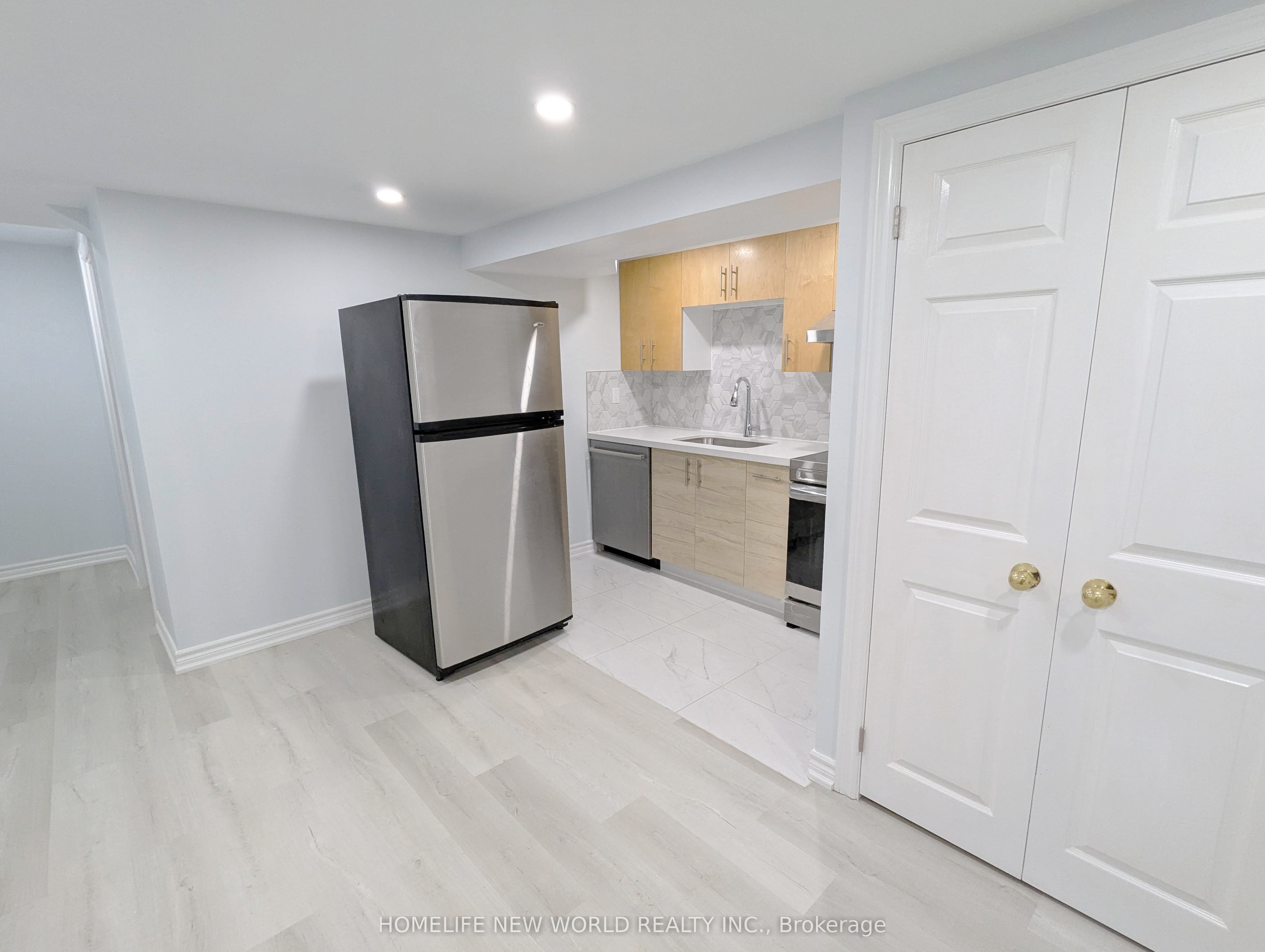 90 Oakvale Avenue Lower, Toronto, ON M4J 1J1 photo 2
