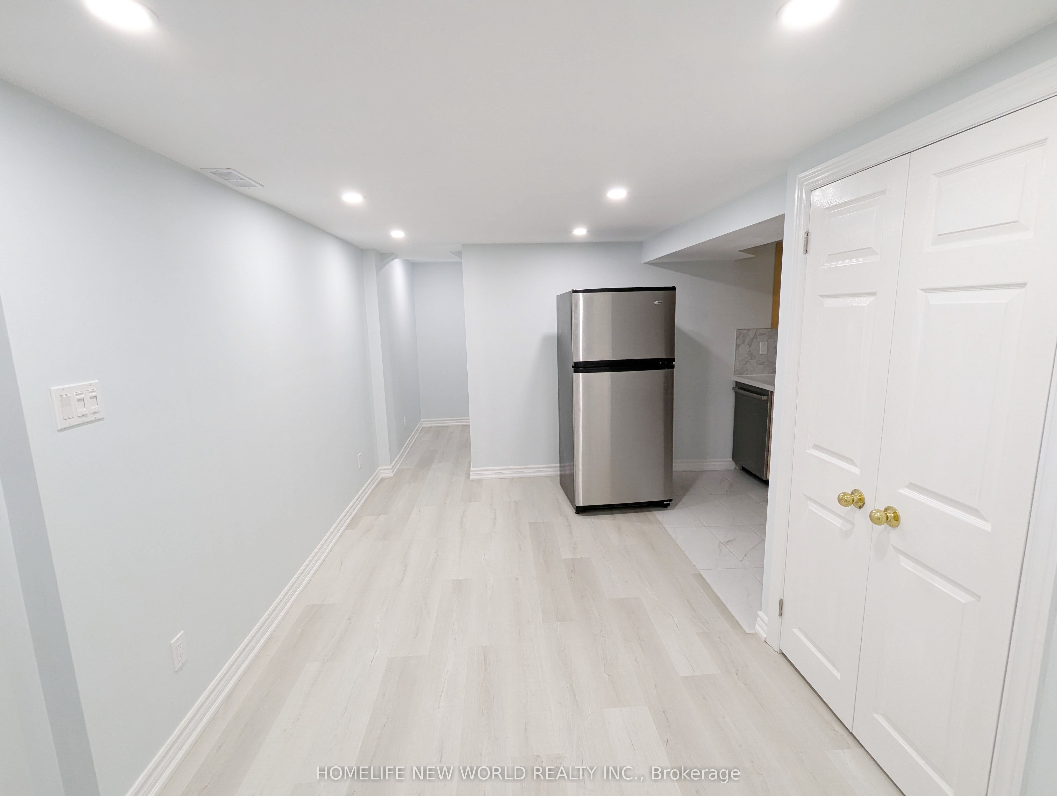 90 Oakvale Avenue Lower, Toronto, ON M4J 1J1 photo 4