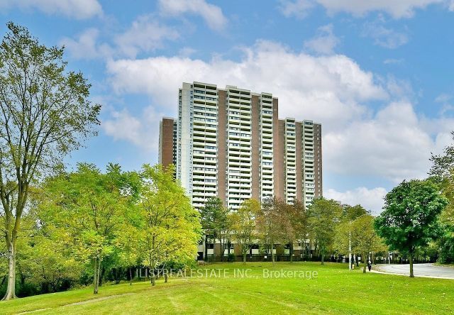 5 Massey Square 407, Toronto, ON M4C 5L6