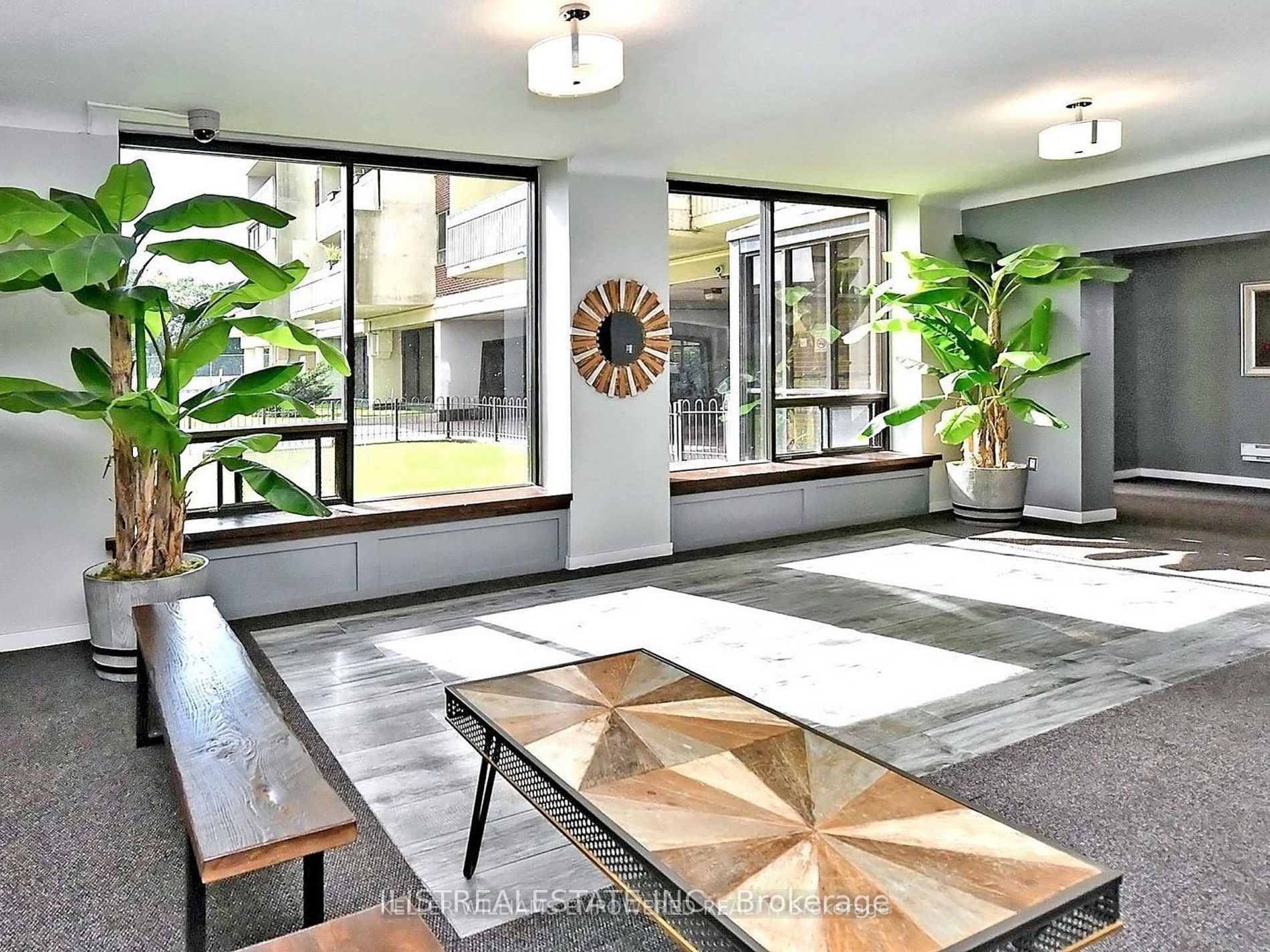 5 Massey Square 407, Toronto, ON M4C 5L6 photo 2