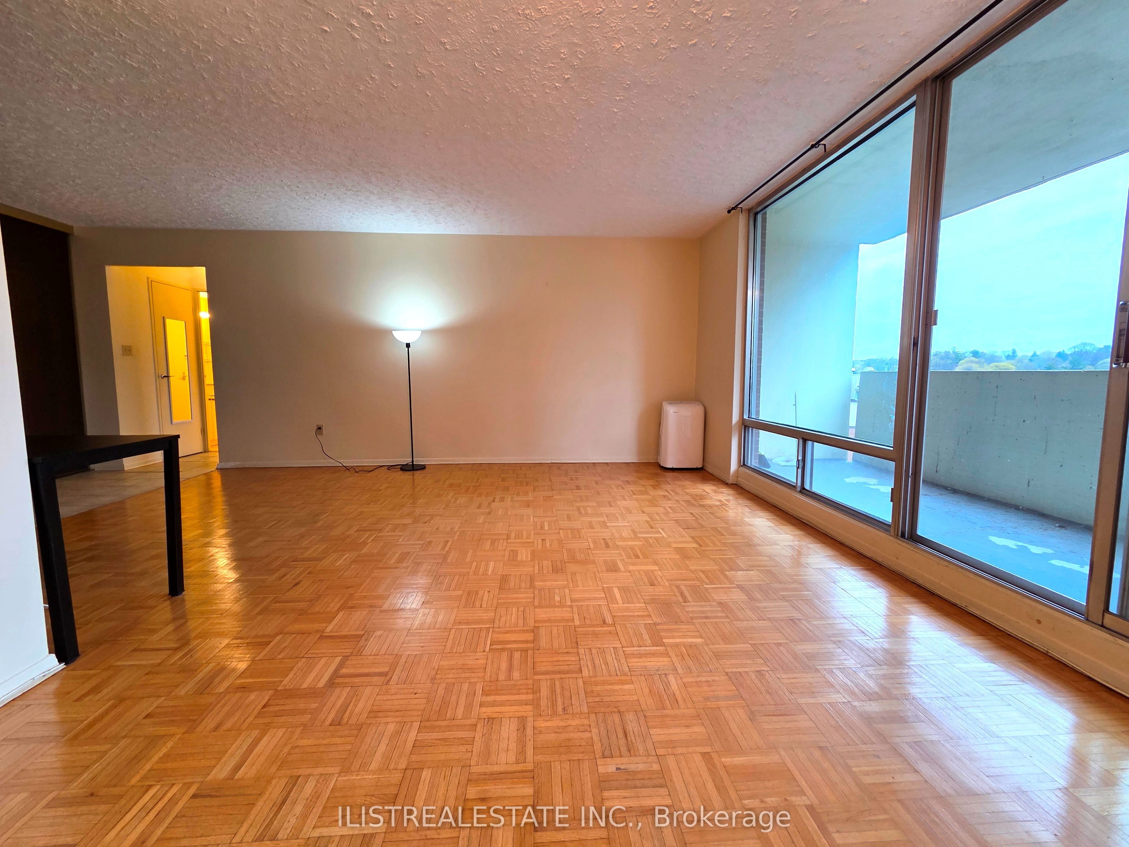 5 Massey Square 407, Toronto, ON M4C 5L6 photo 4