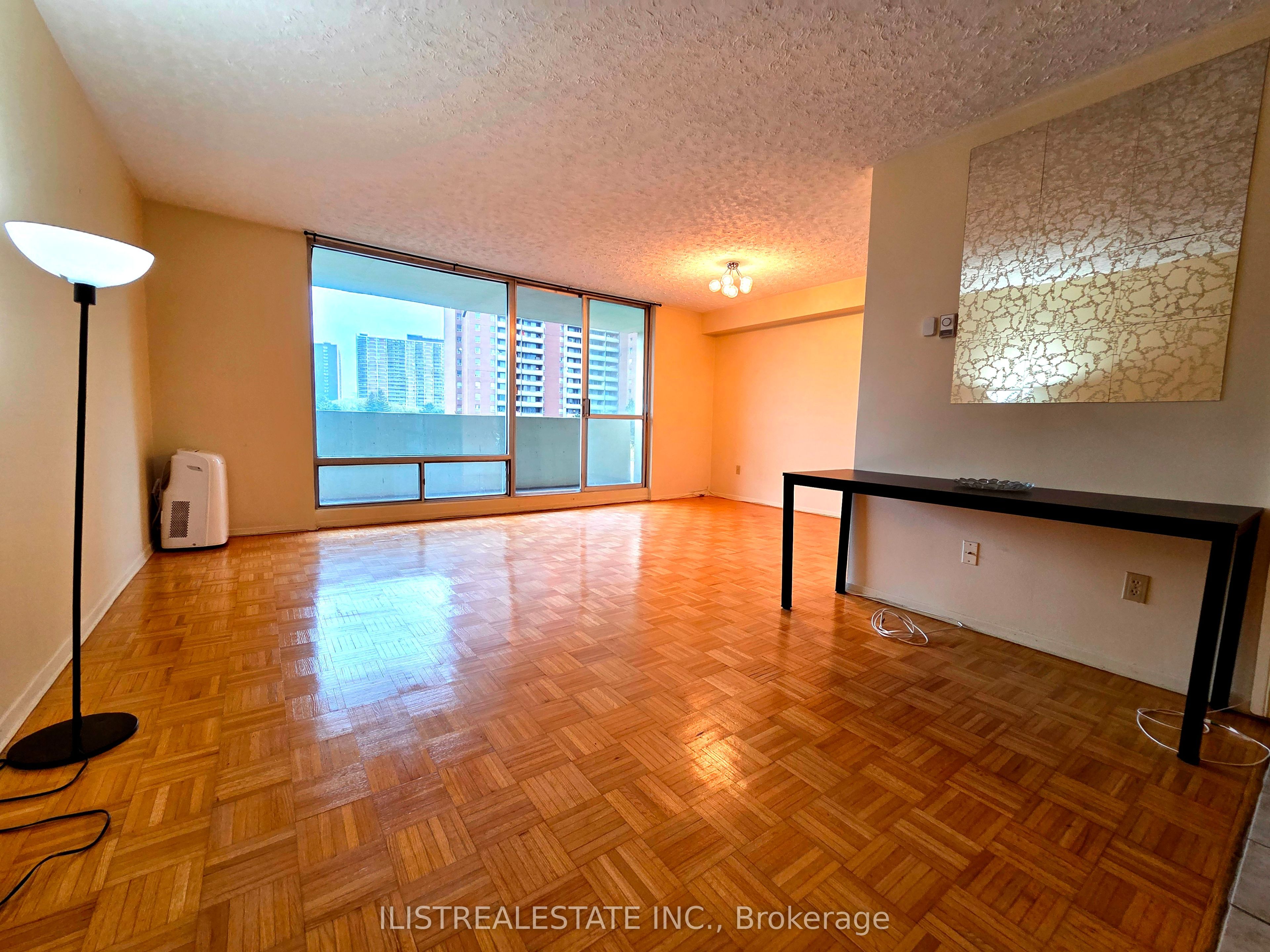 5 Massey Square 407, Toronto, ON M4C 5L6 photo 5