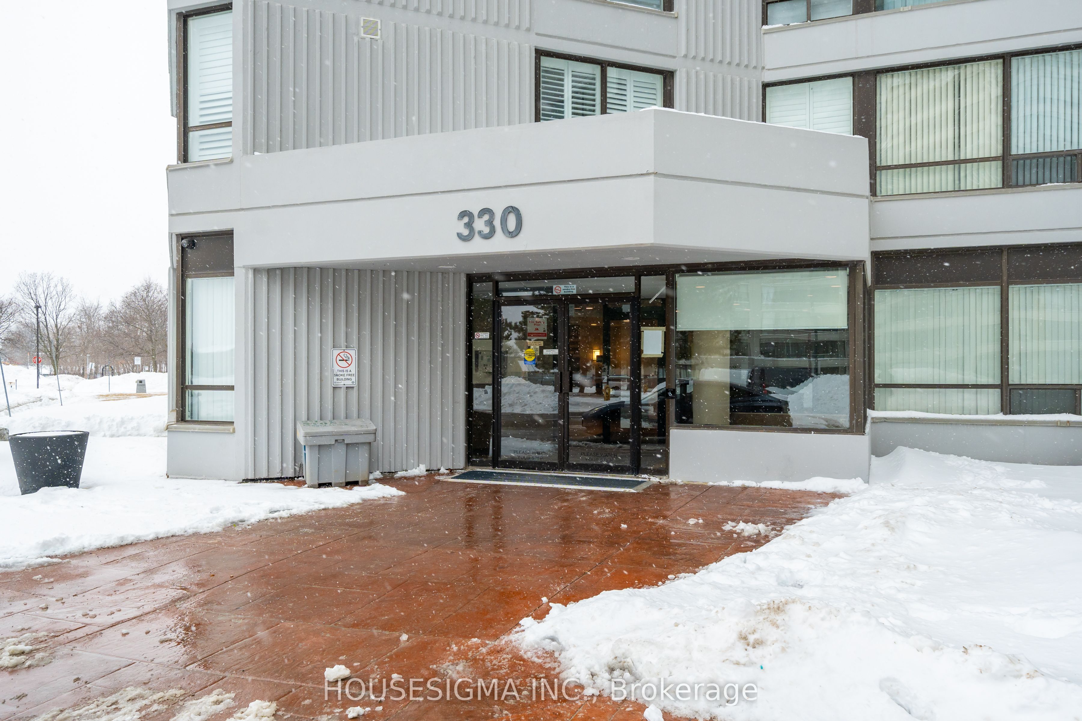 330 Alton Towers Circle 1605, Toronto, ON M1V 5H3 photo 2