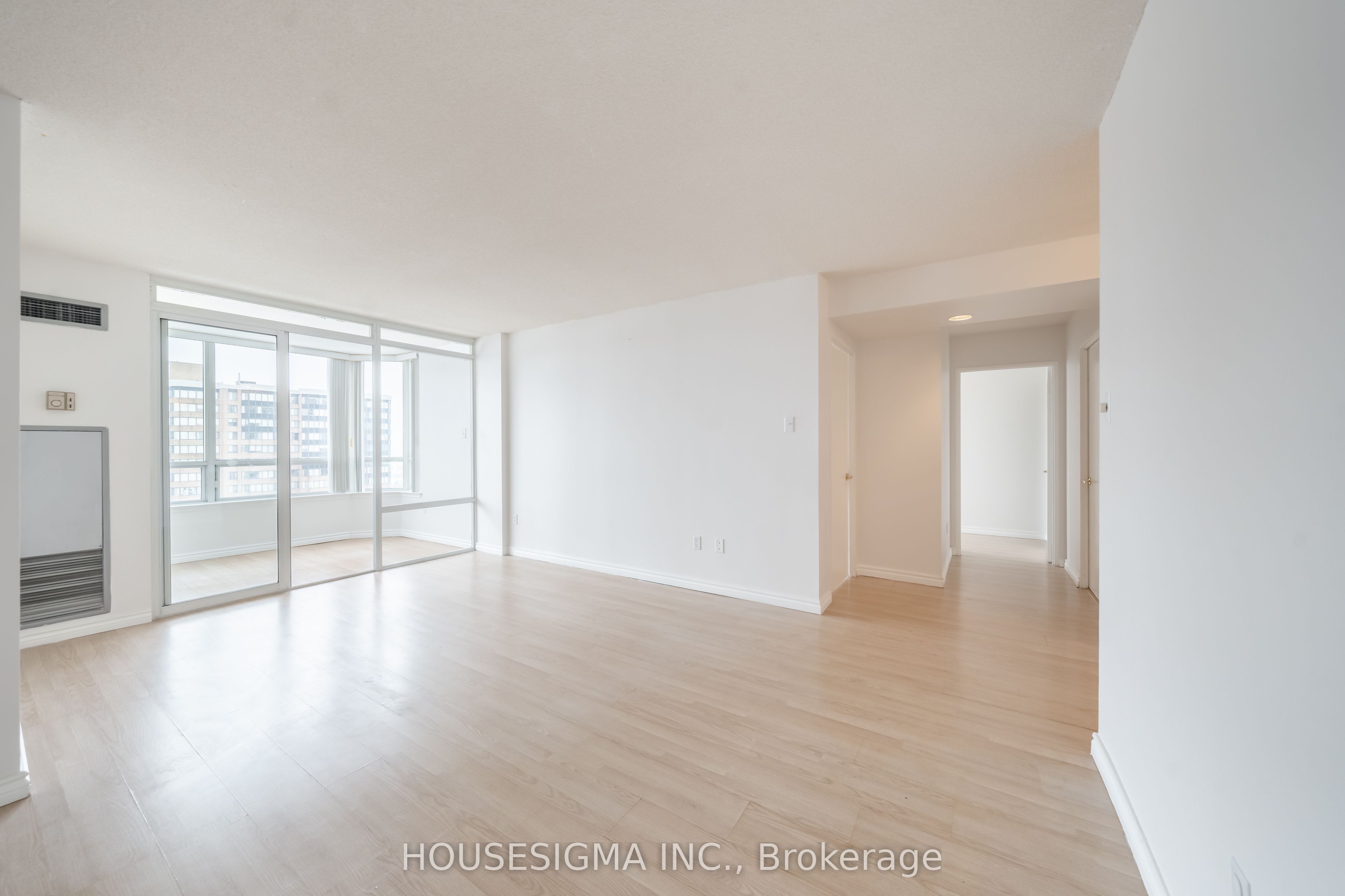 330 Alton Towers Circle 1605, Toronto, ON M1V 5H3 photo 3