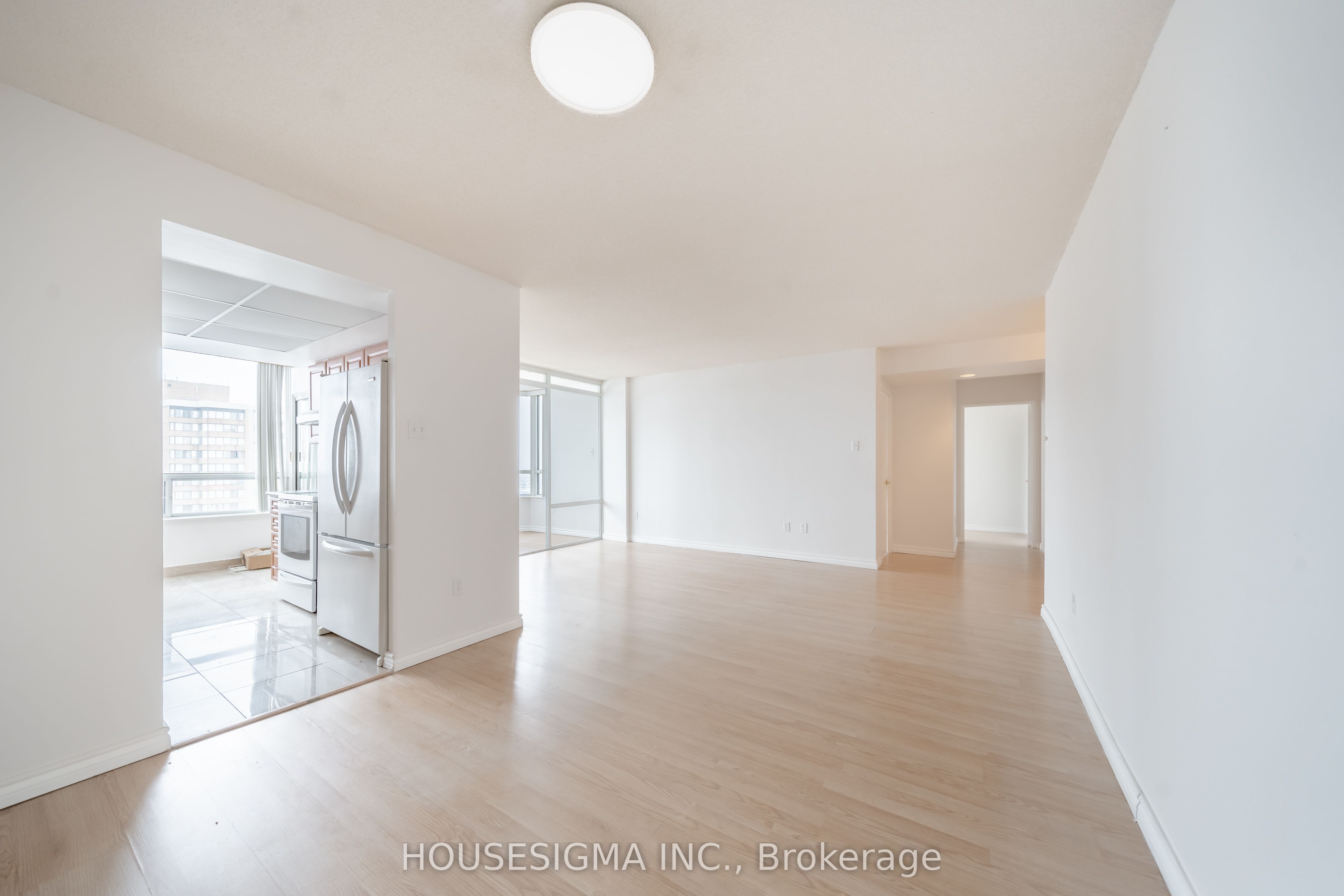 330 Alton Towers Circle 1605, Toronto, ON M1V 5H3 photo 4