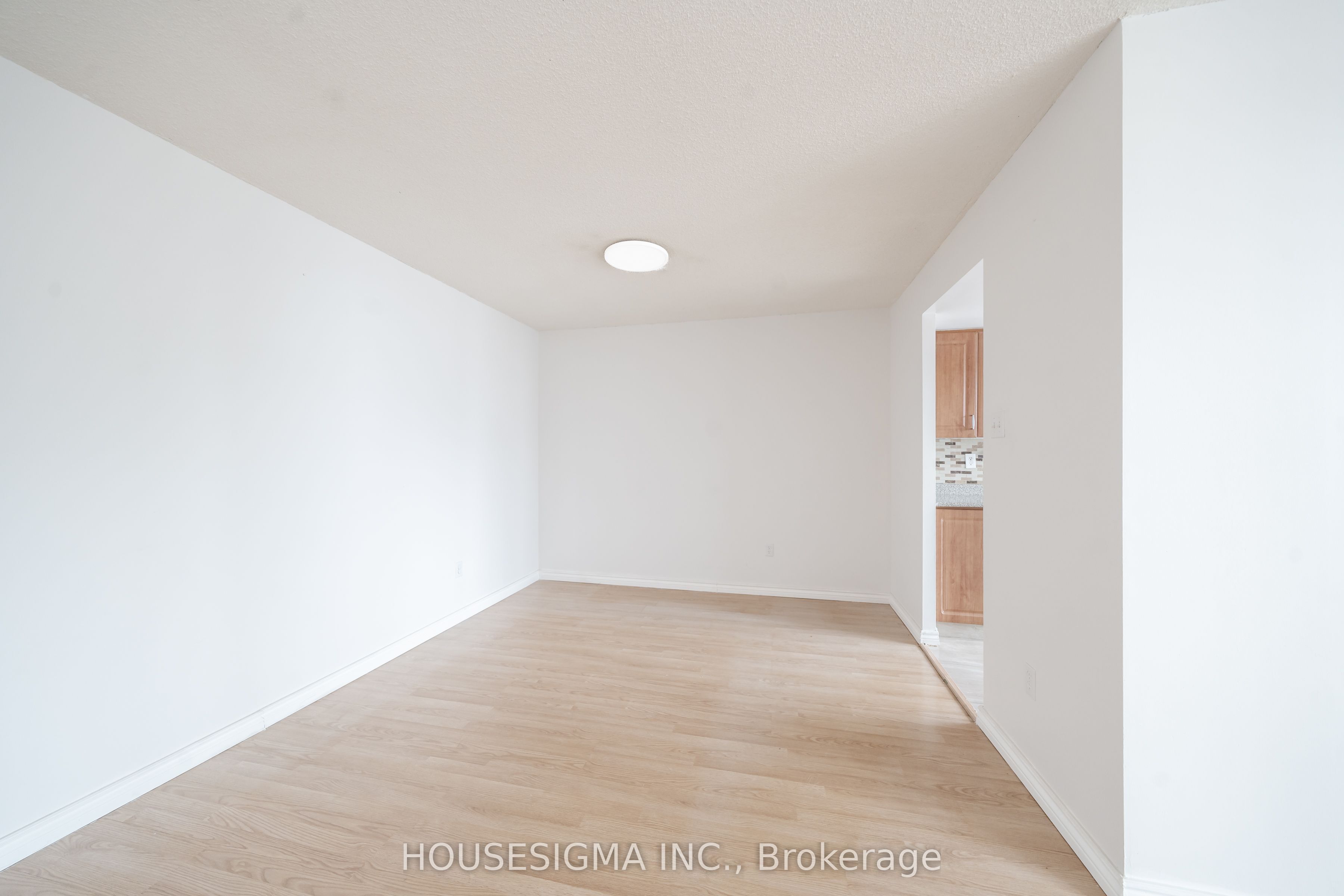330 Alton Towers Circle 1605, Toronto, ON M1V 5H3 photo 5