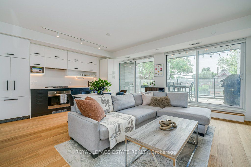 1888 Queen Street E 211, Toronto, ON M4L 1H3