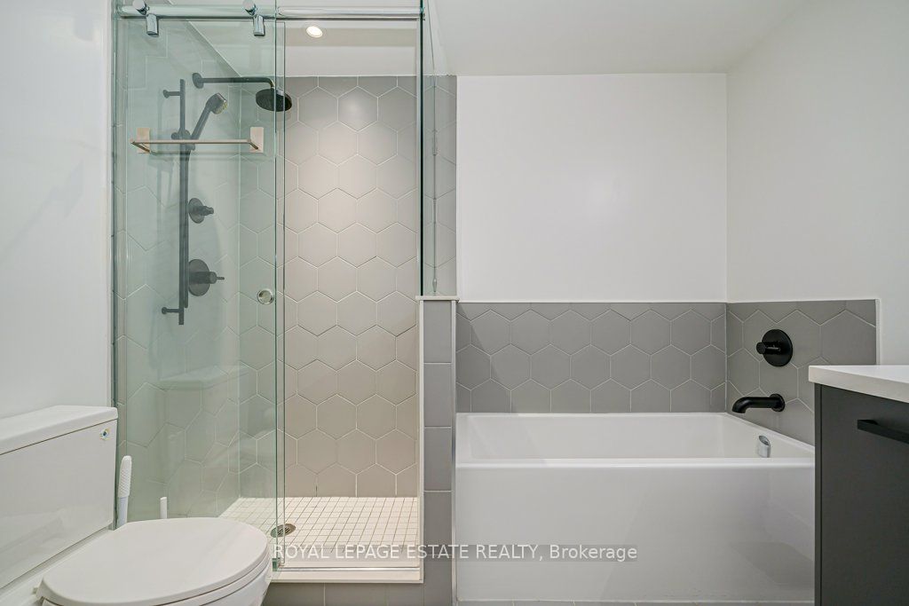 1888 Queen Street E 211, Toronto, ON M4L 1H3 photo 5