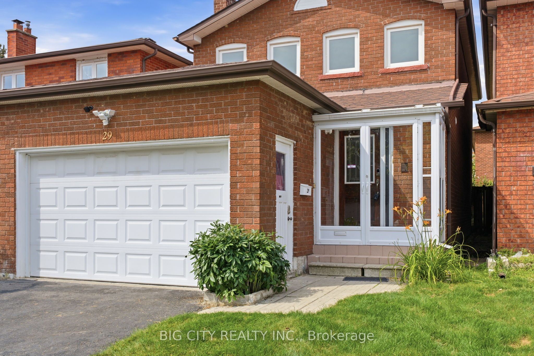 29 Rainthorpe Crescent, Toronto, ON M1W 3S6 photo 3