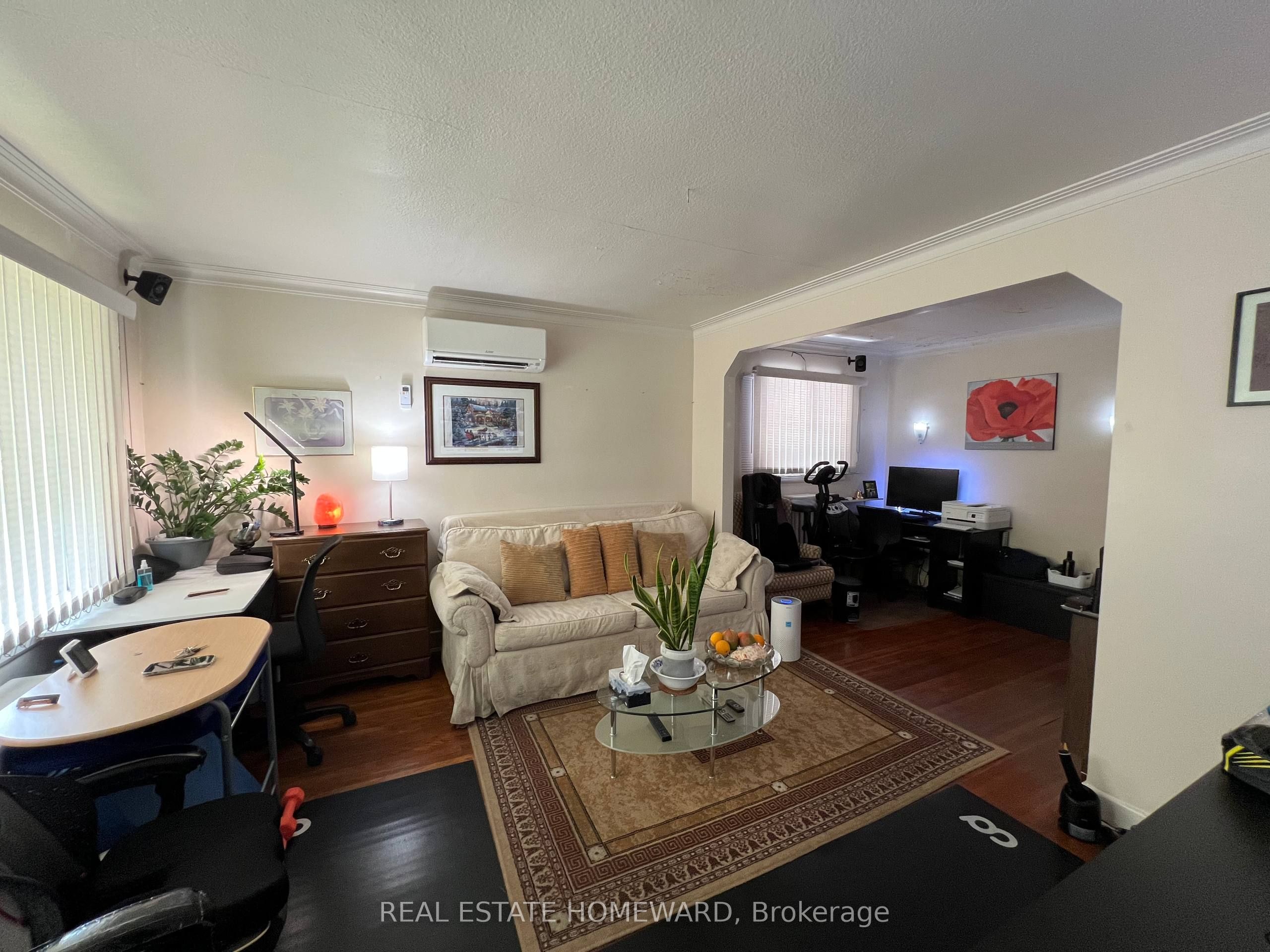124 Glencrest Boulevard Main, Toronto, ON M4B 1L8 photo 3