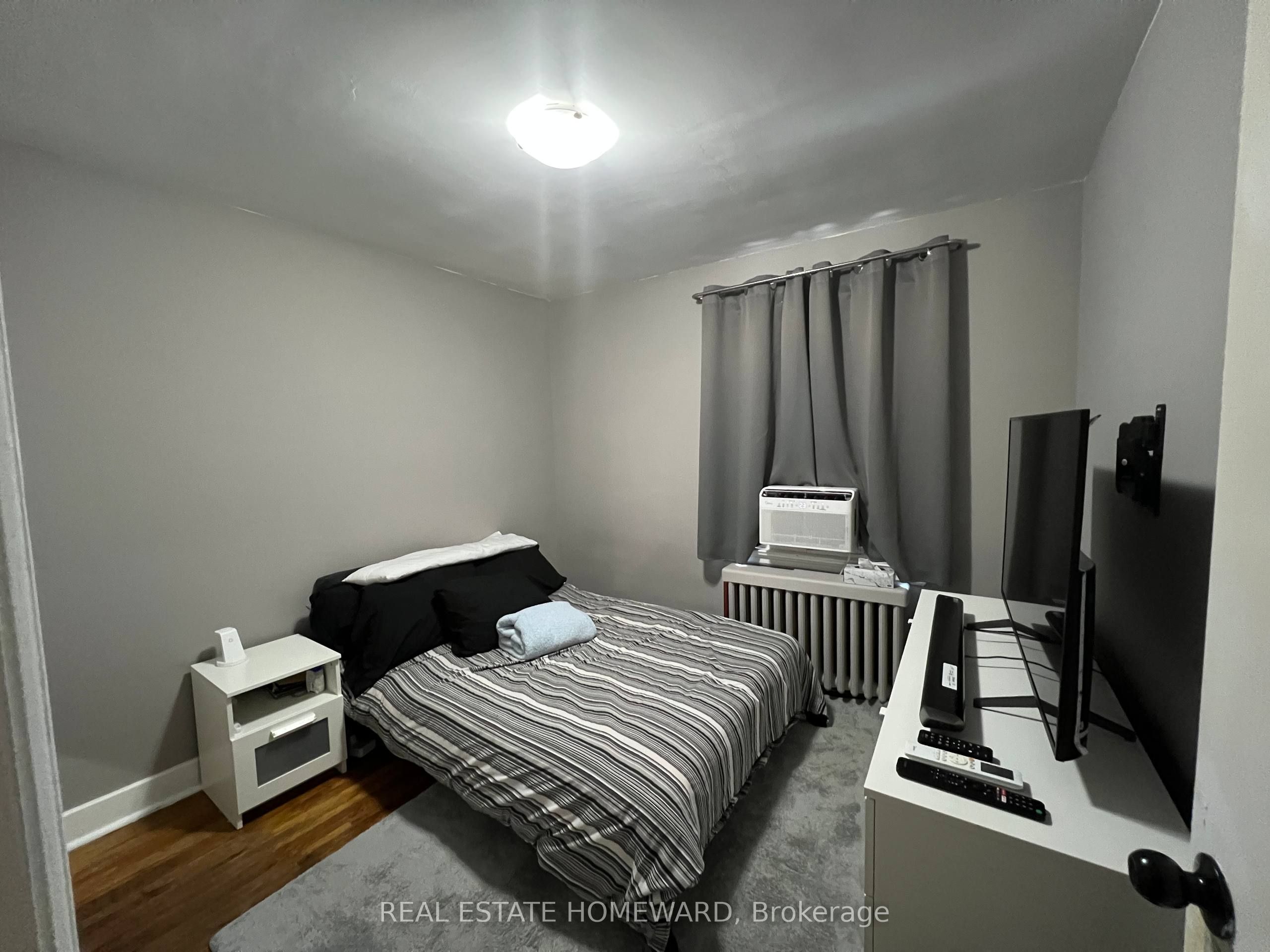124 Glencrest Boulevard Main, Toronto, ON M4B 1L8 photo 5