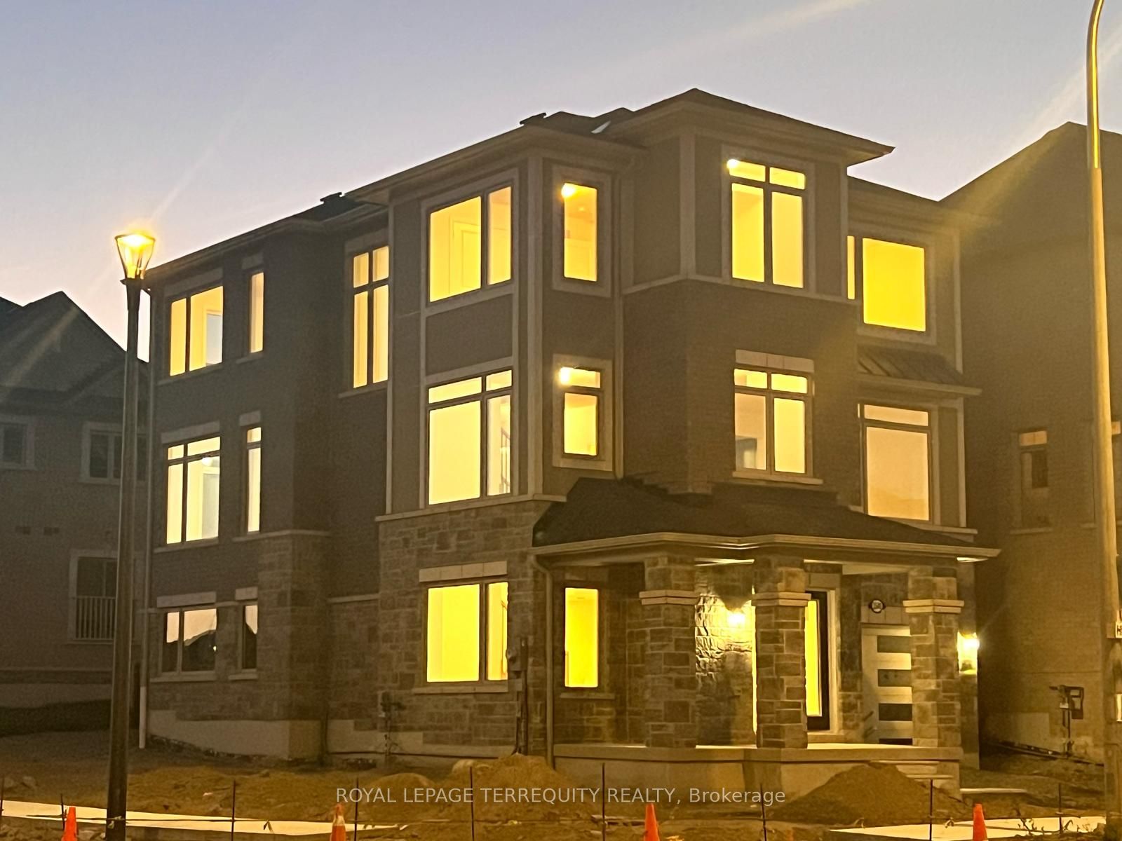 2540 Hibiscus Drive, Pickering, ON L1X 0M6