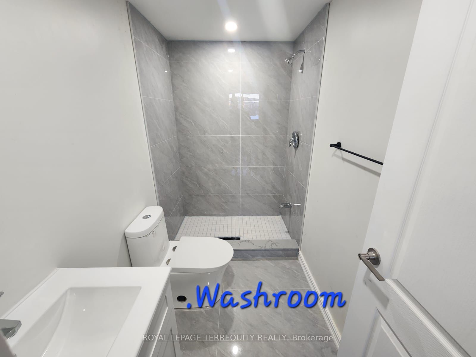 2540 Hibiscus Drive, Pickering, ON L1X 0M6 photo 3