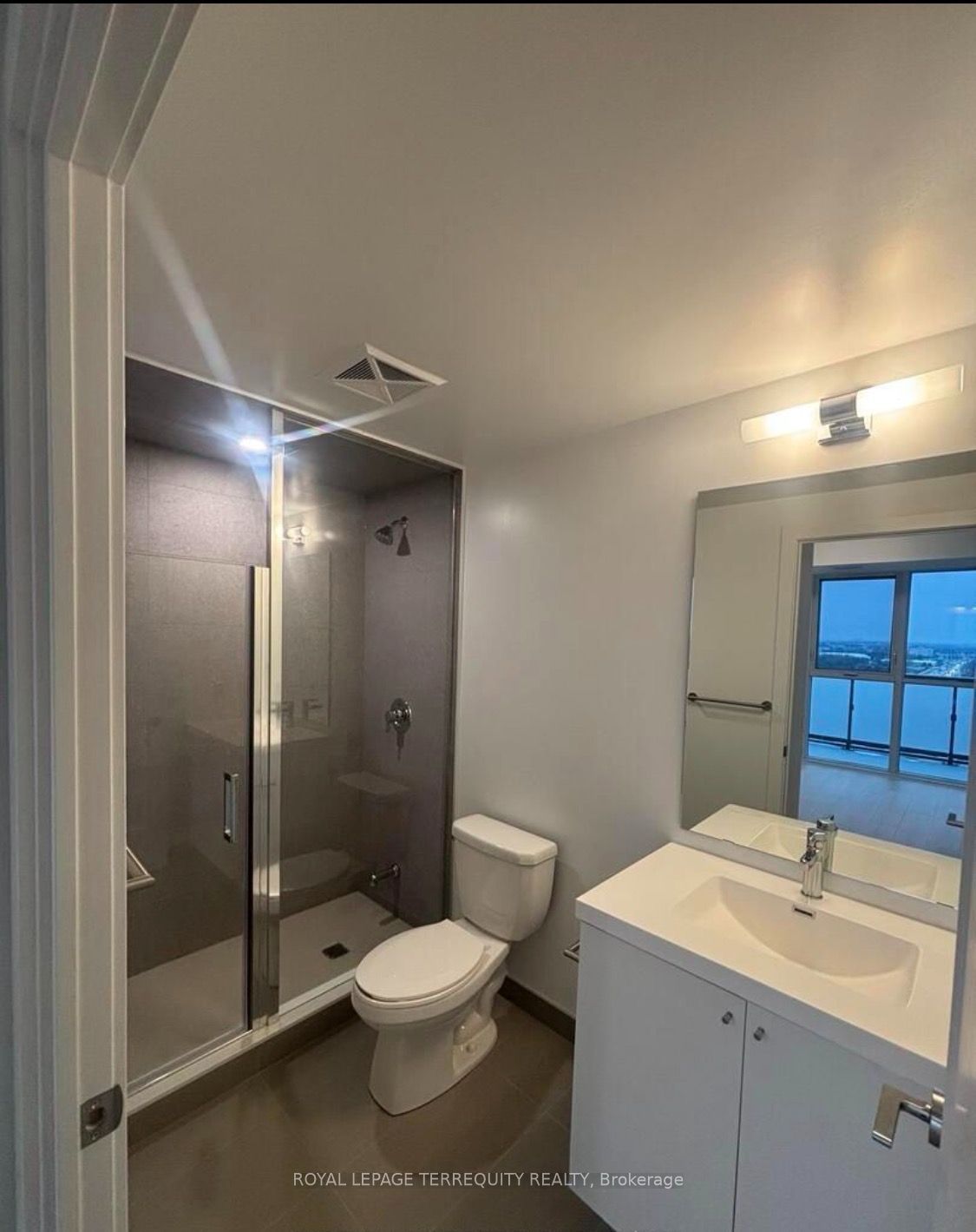 2425 Simcoe Street N 1106, Oshawa, ON L1H 7K4 photo 2