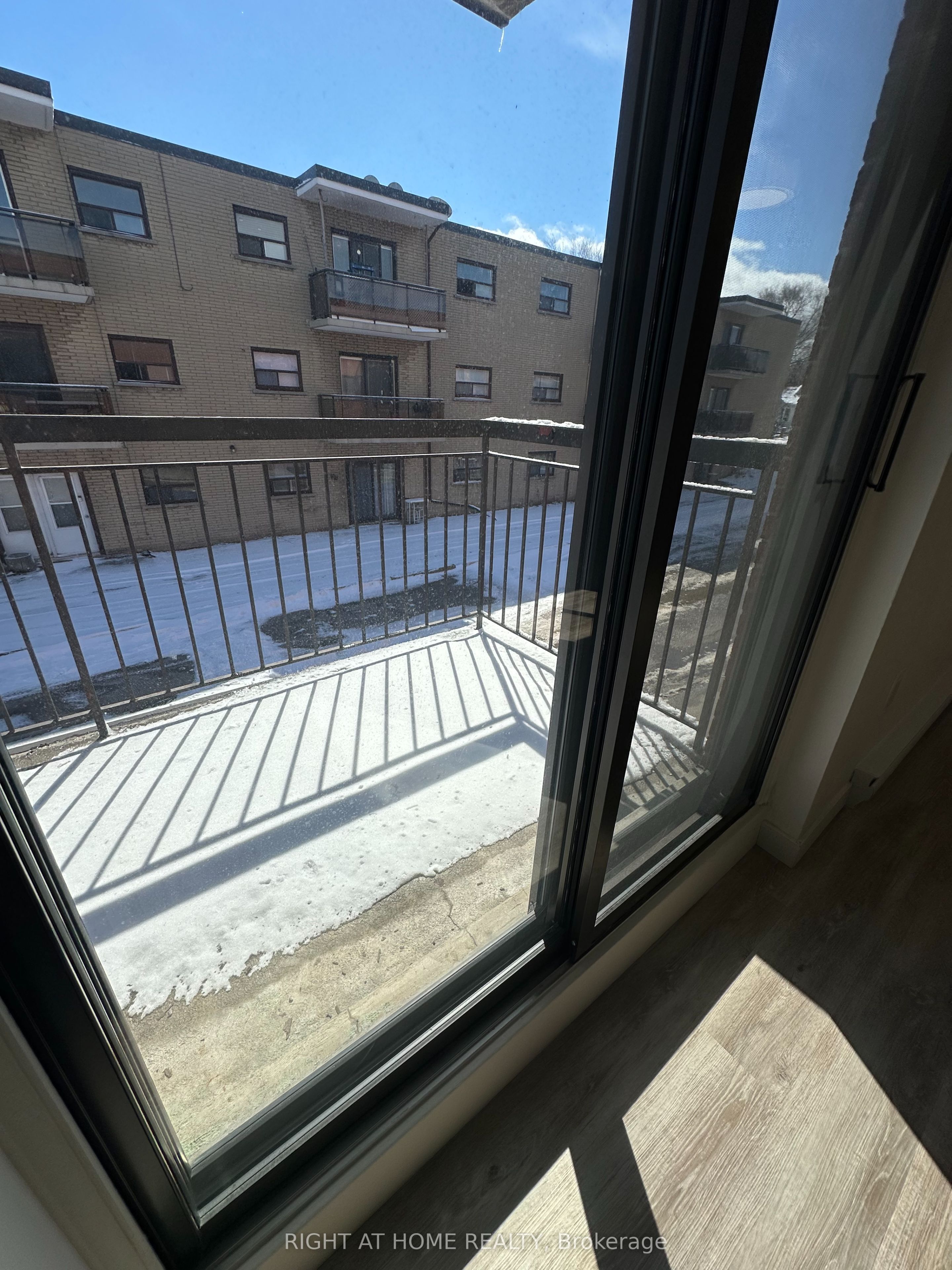 555 Oxford Street 201, Oshawa, ON L1J 3V5 photo 4