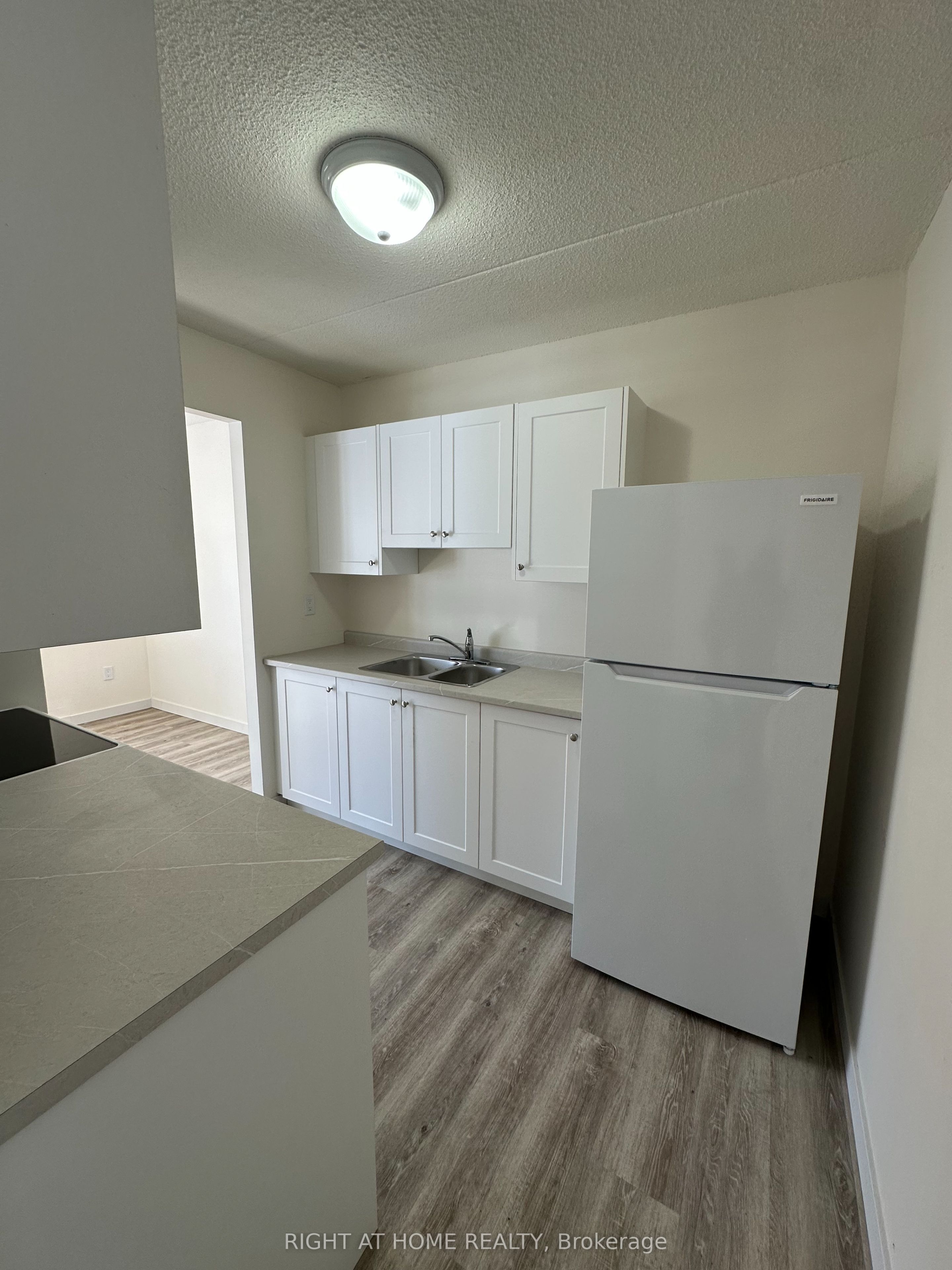 555 Oxford Street 201, Oshawa, ON L1J 3V5 photo 5
