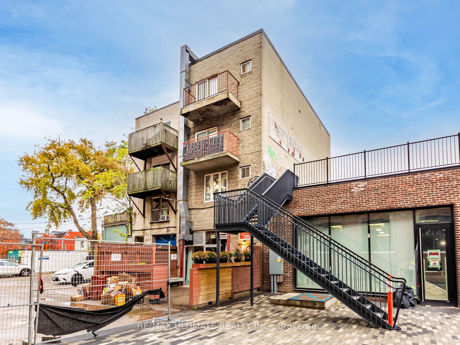 996 Queen Street E 4, Toronto, ON M4M 1K1