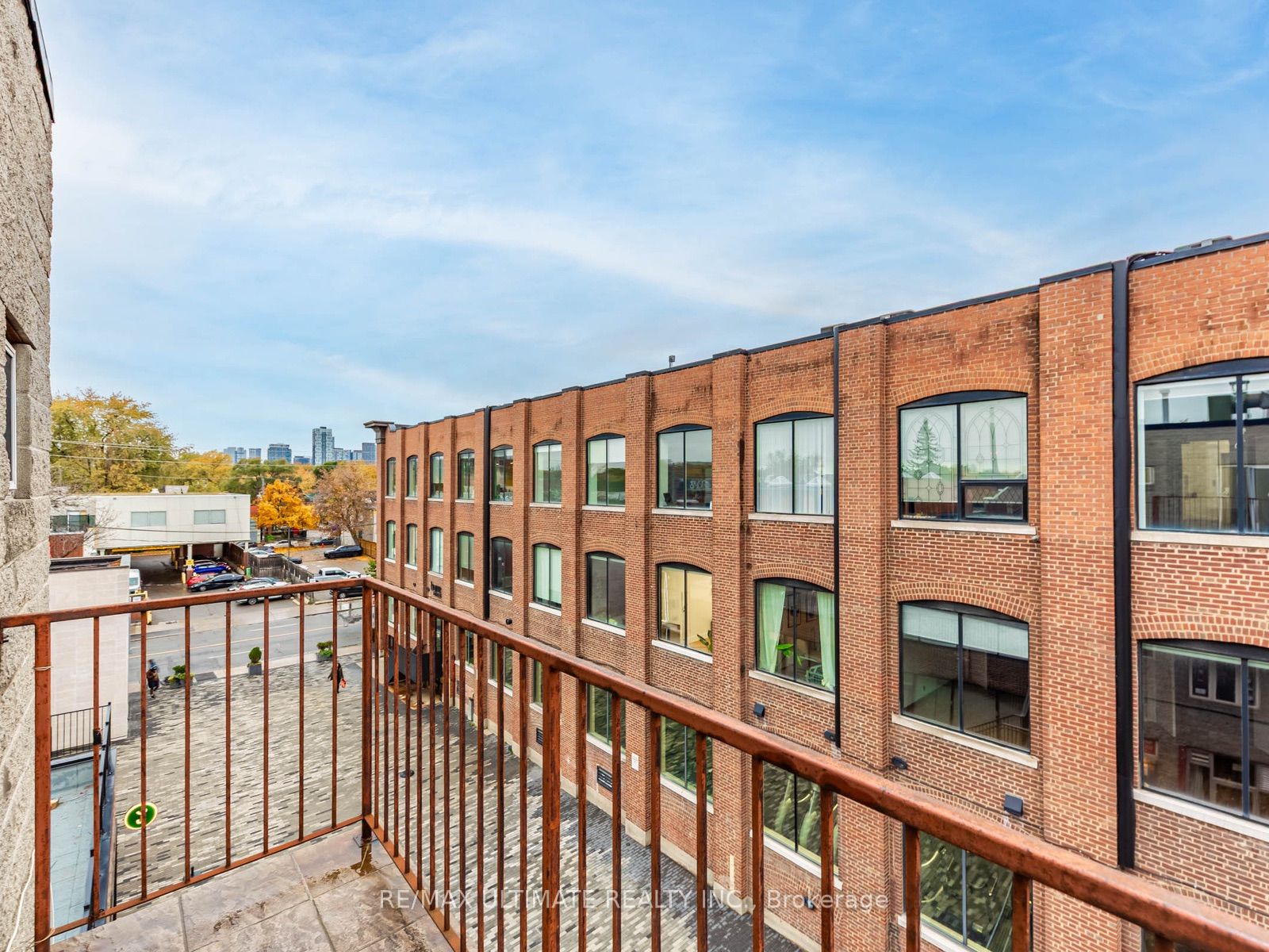 996 Queen Street E 4, Toronto, ON M4M 1K1 photo 4