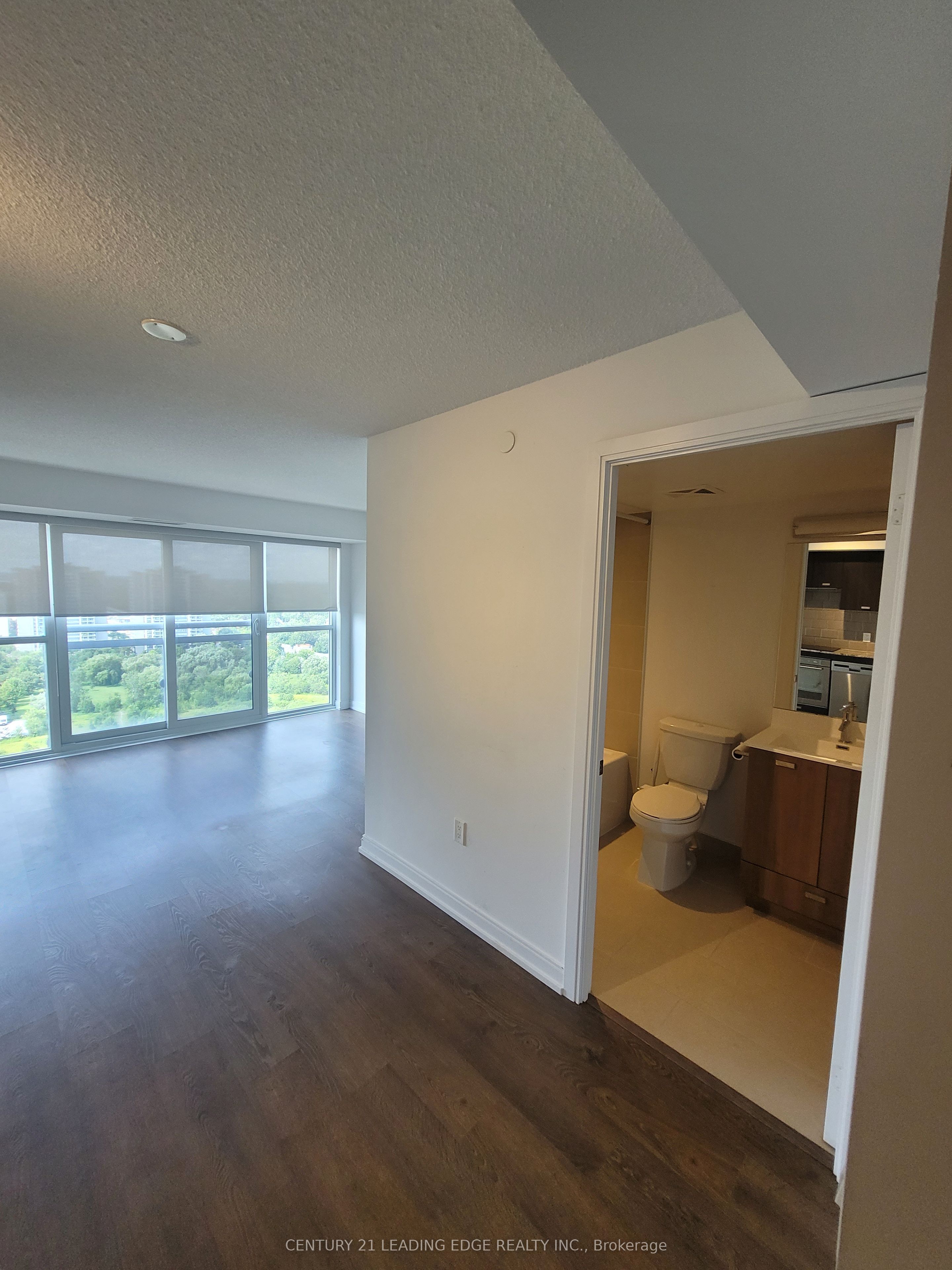 275 Village Green Square S 1921, Toronto, ON M1S 0L8 photo 4