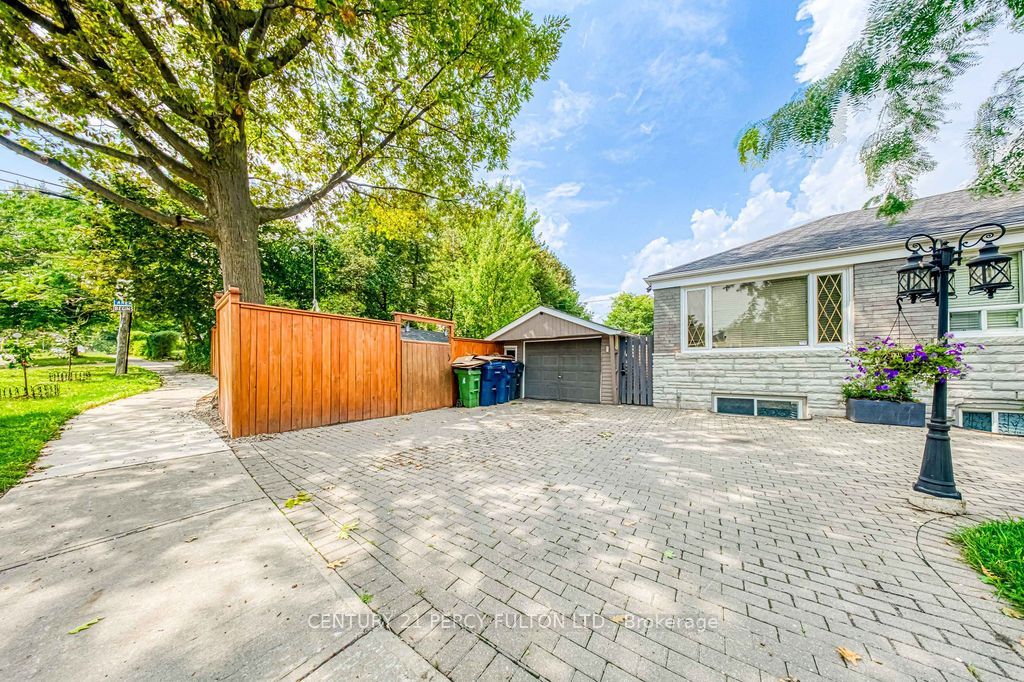 36 Merryfield Drive, Toronto, ON M1P 1J5 photo 3