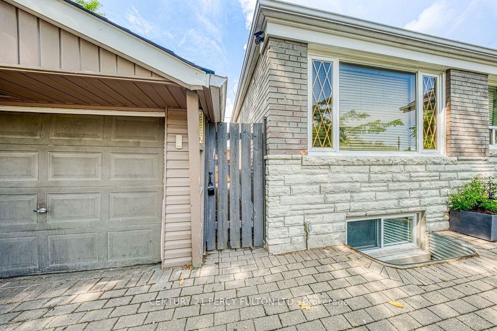 36 Merryfield Drive, Toronto, ON M1P 1J5 photo 4