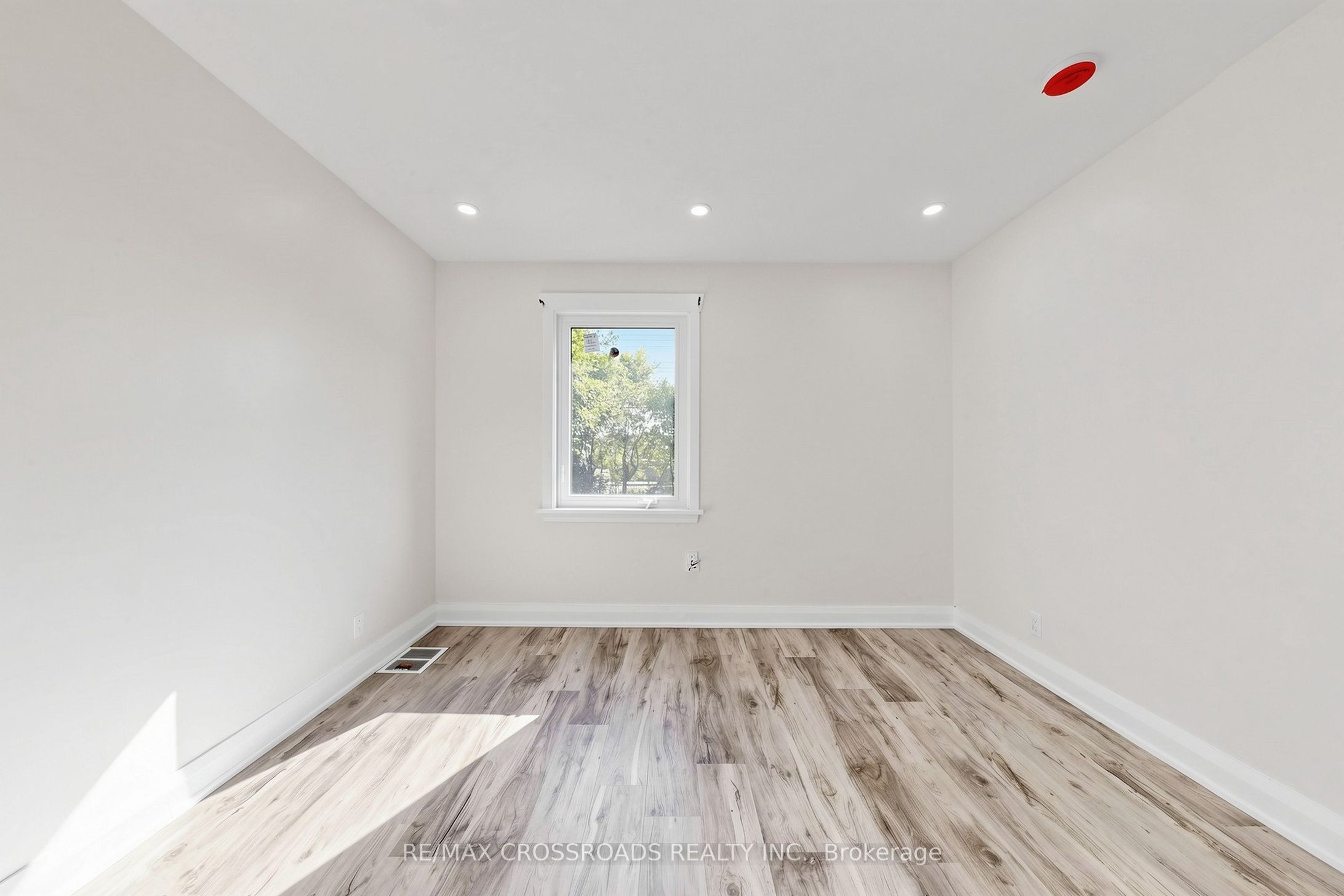 1496 Simcoe Street N, Oshawa, ON L1G 4X7 photo 3