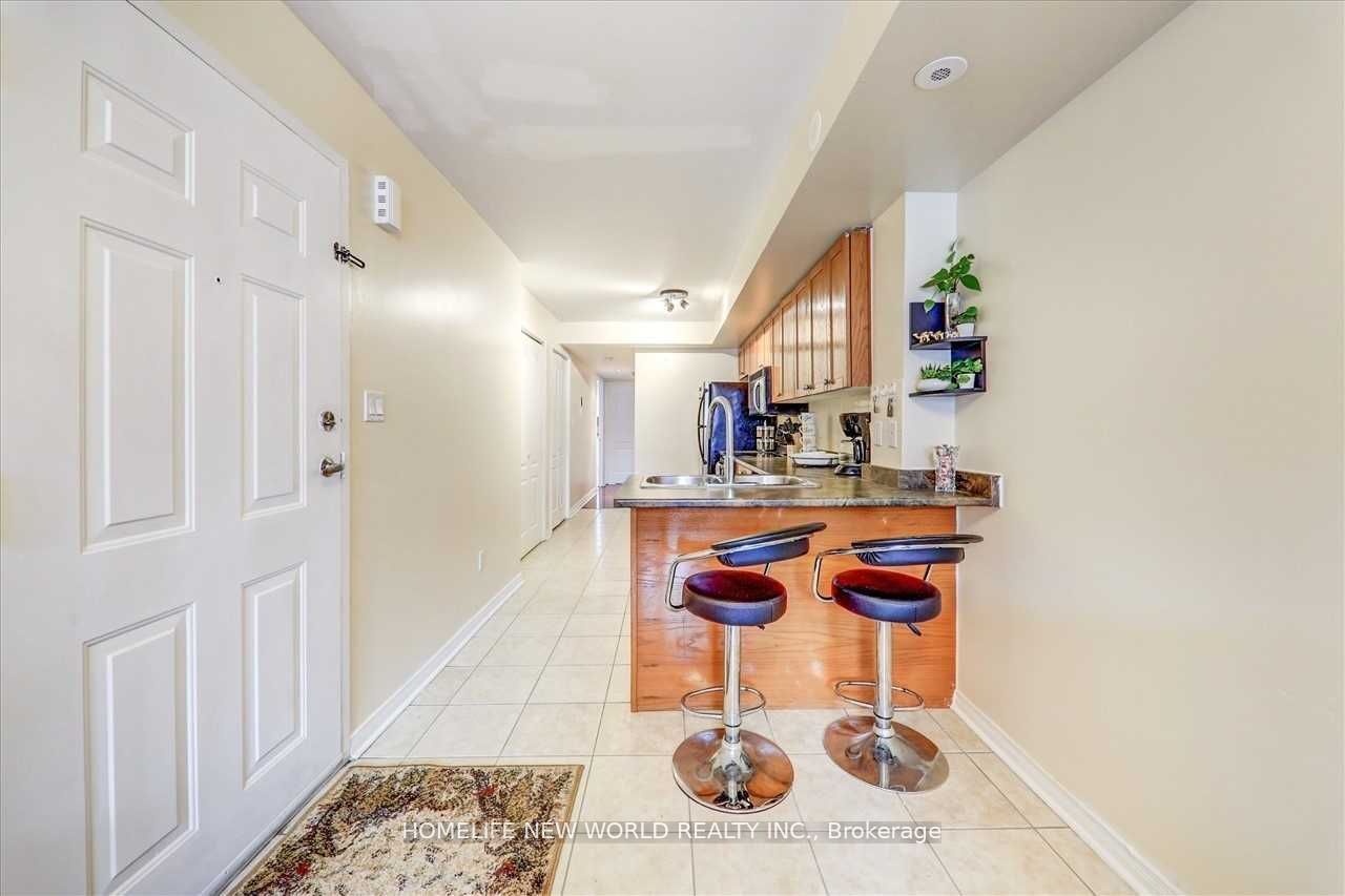 35 Strangford Lane 204, Toronto, ON M1L 0E5 photo 3
