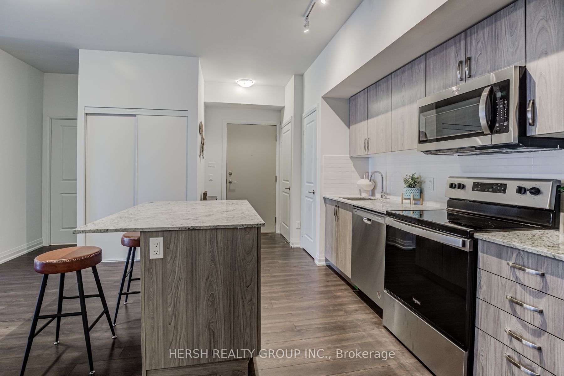 10 Meadowglen Place 201, Toronto, ON M1G 0A8 photo 4